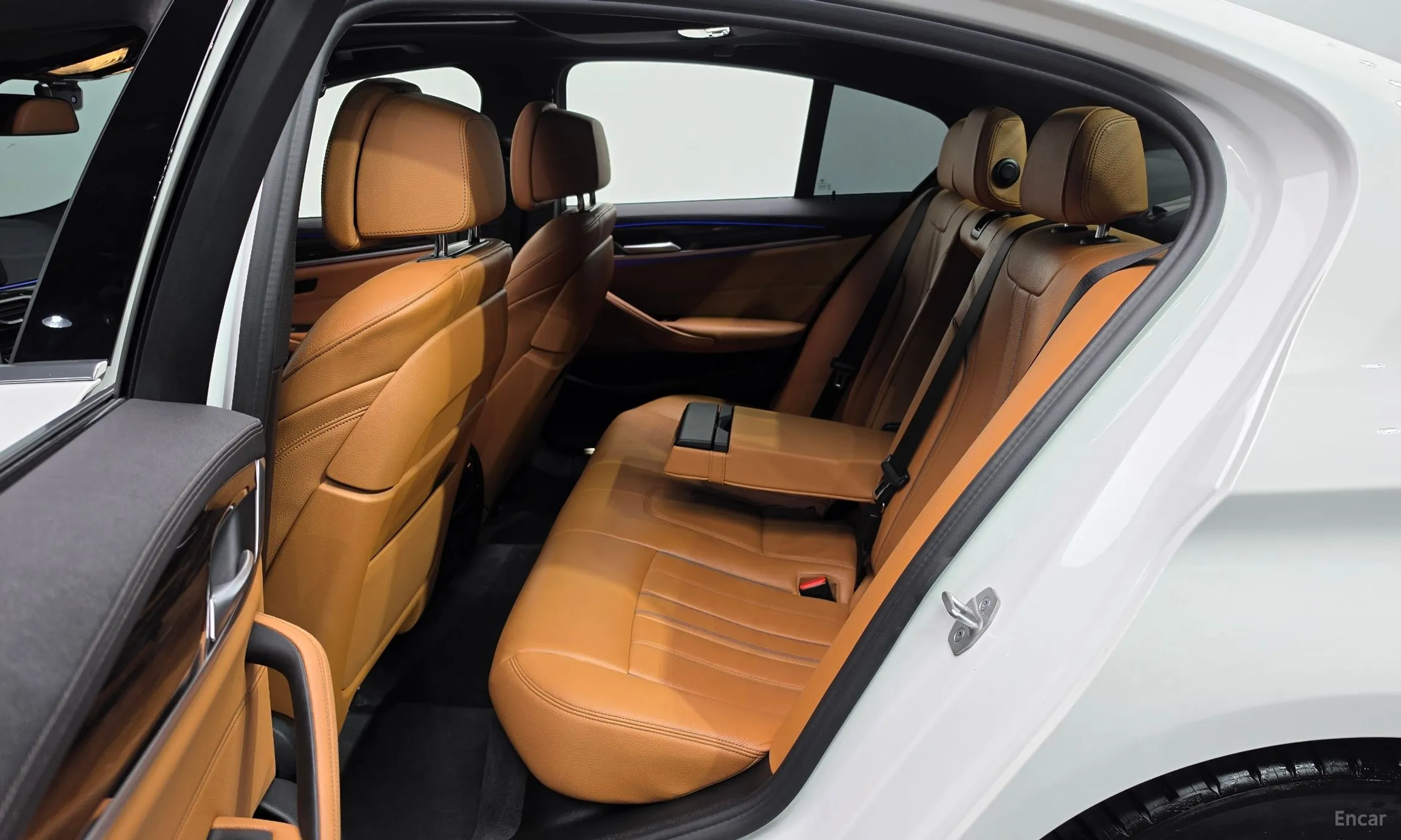 BMW 5 Series (G30) превью 11