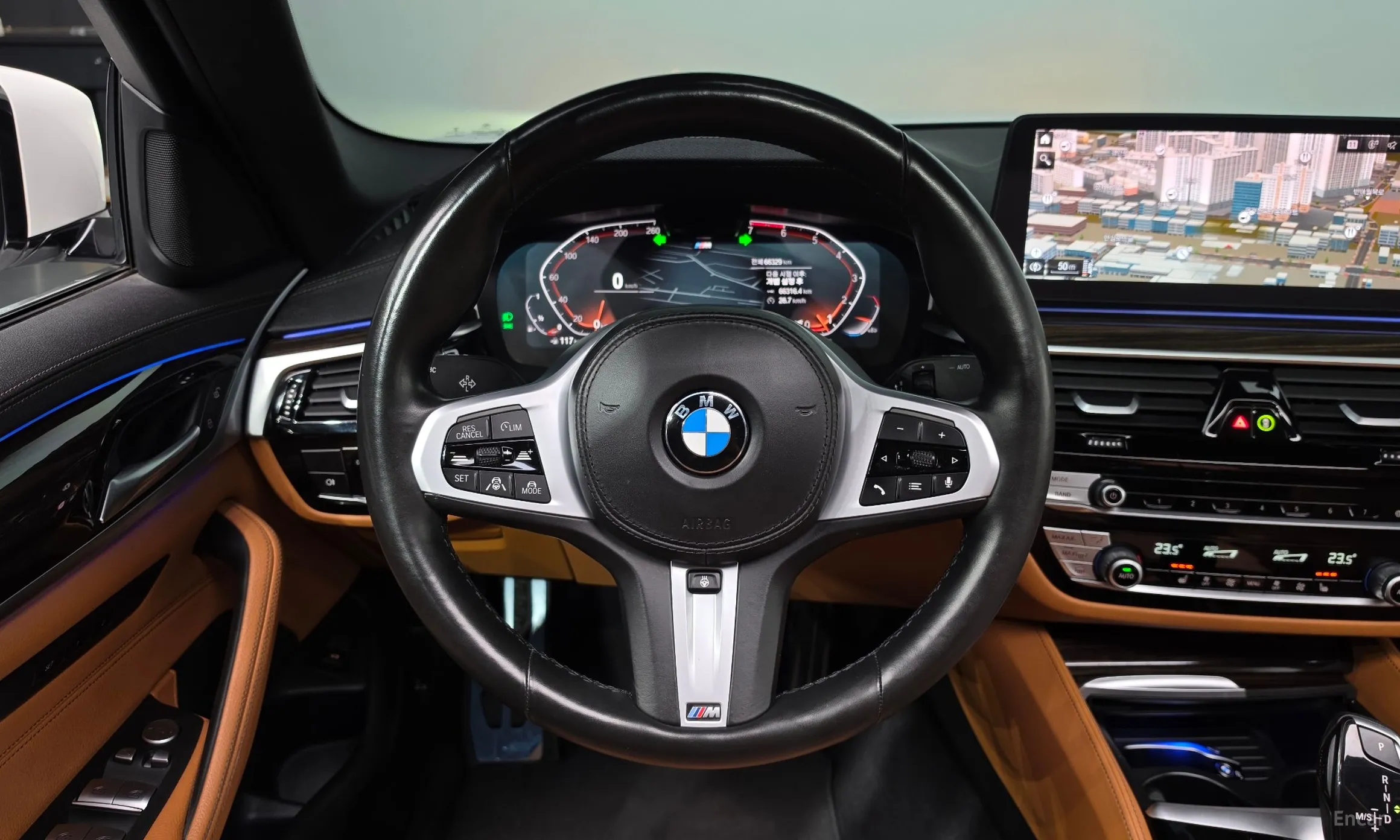 BMW 5 Series (G30) превью 12