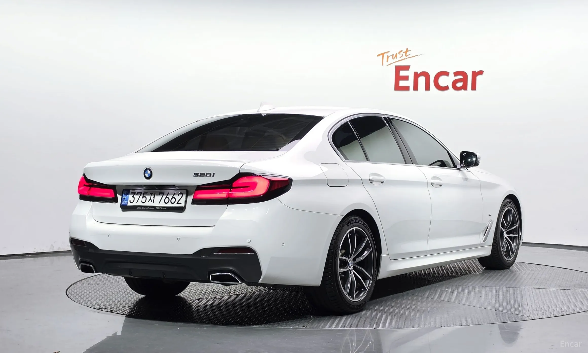 BMW 5 Series (G30) превью 2