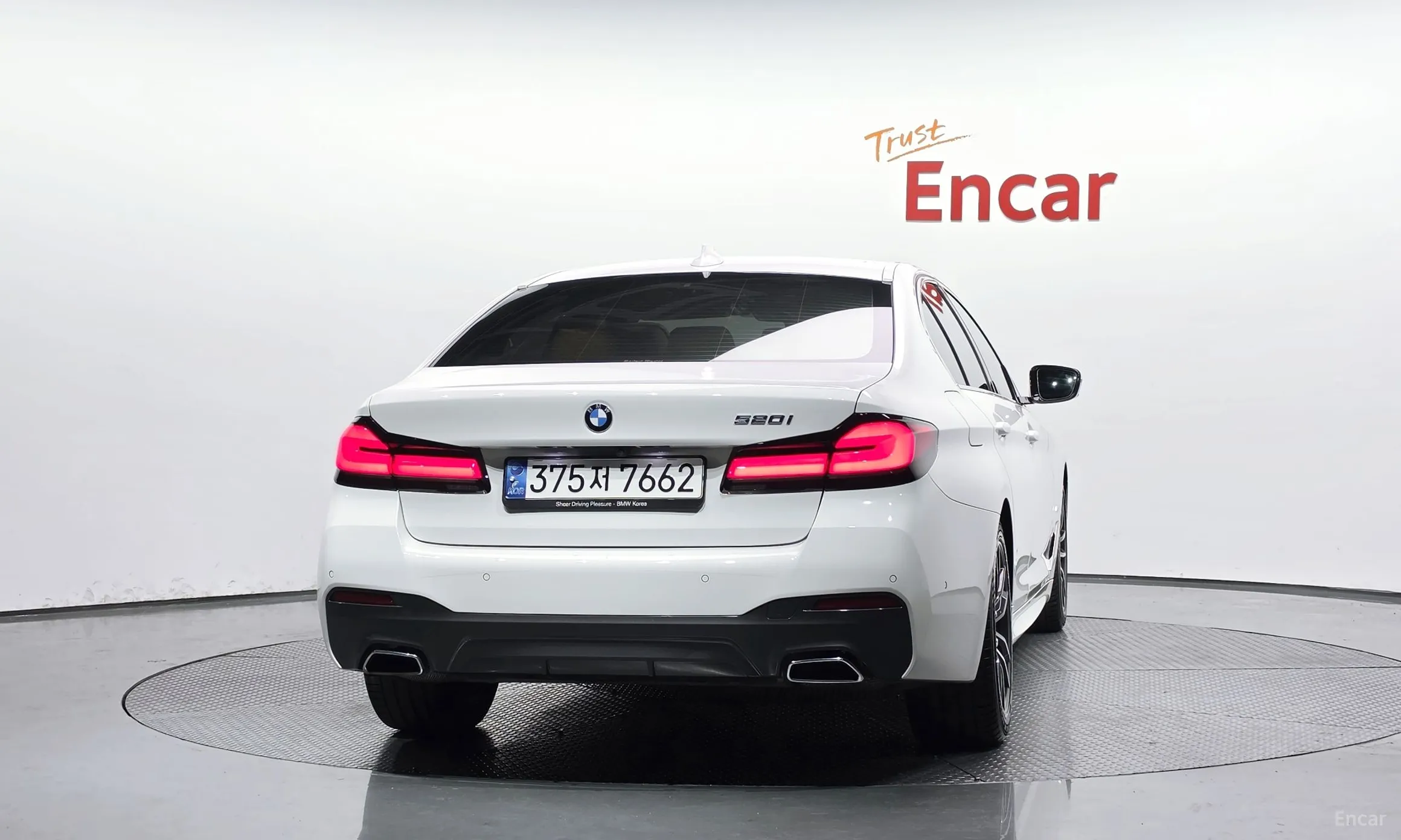 BMW 5 Series (G30) превью 4