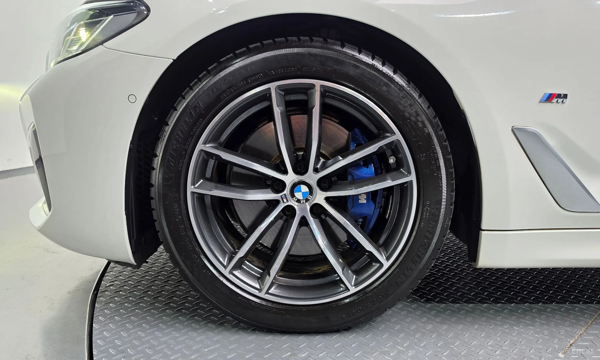 BMW 5 Series (G30) превью 5