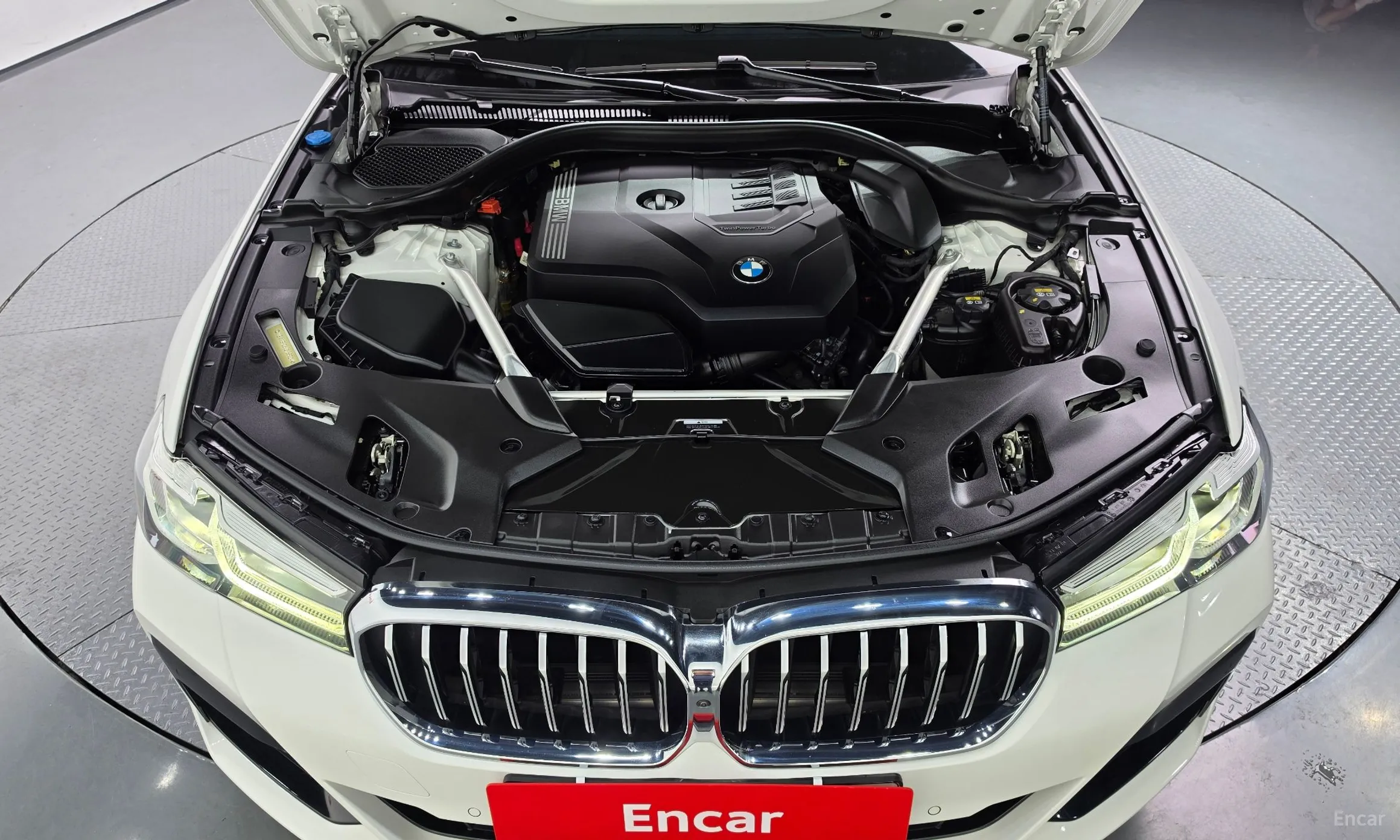 BMW 5 Series (G30) превью 6