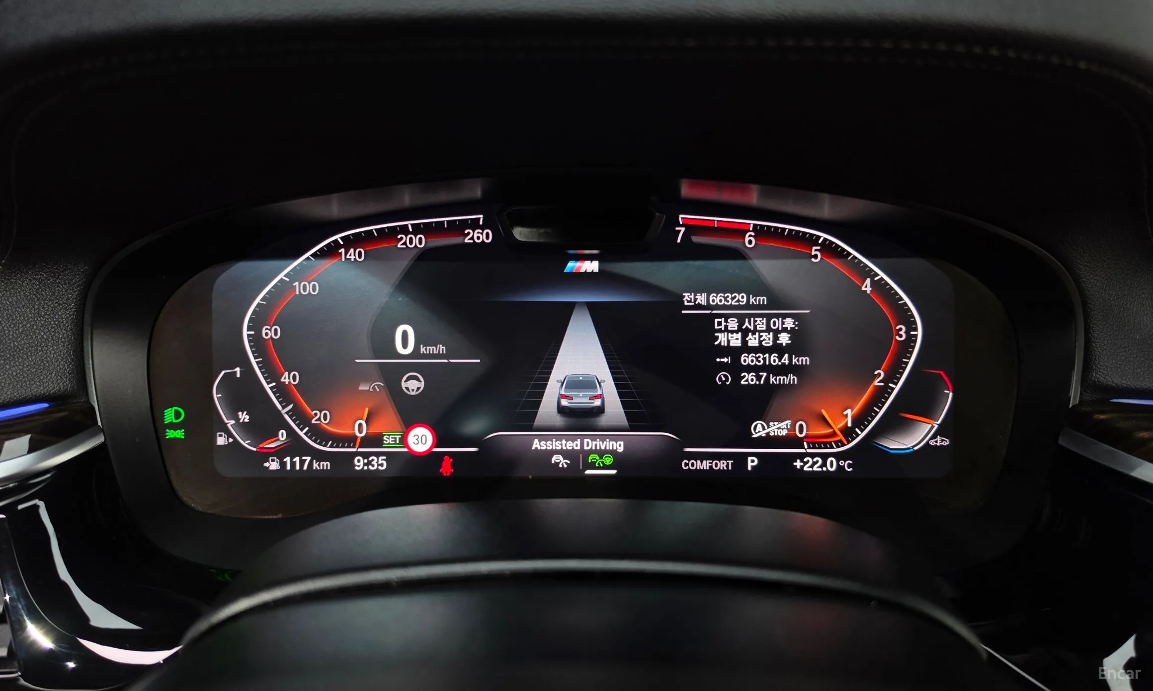 BMW 5 Series (G30) превью 8