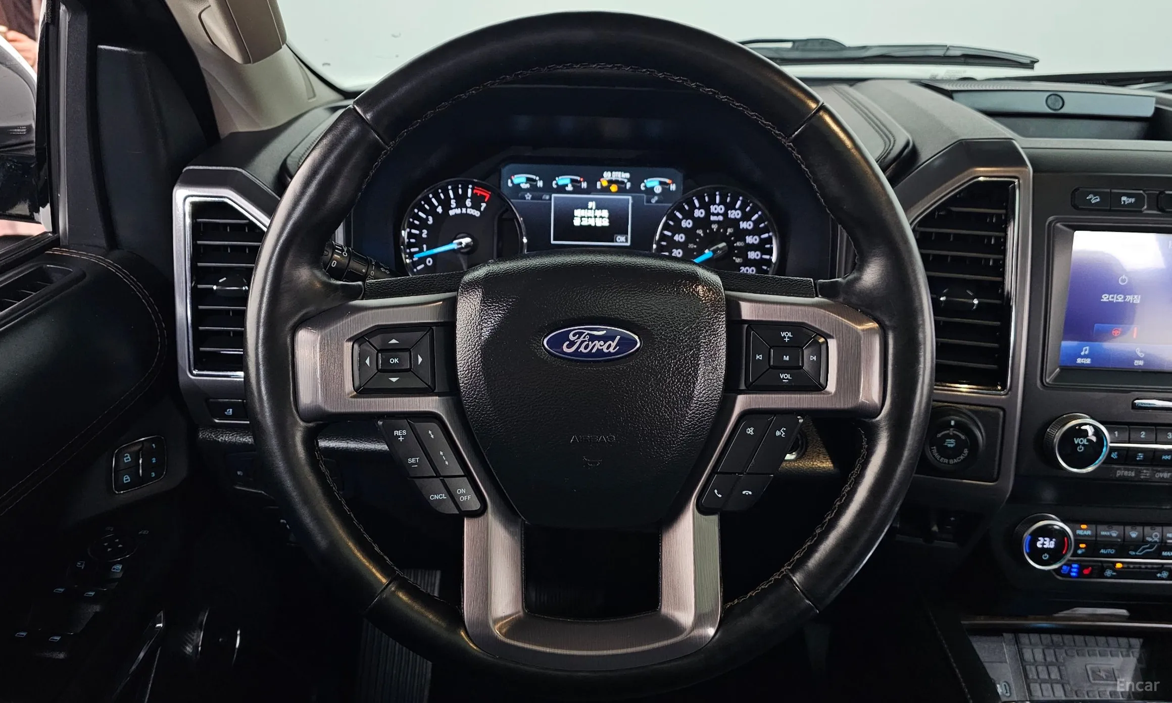 Ford Expedition превью 15