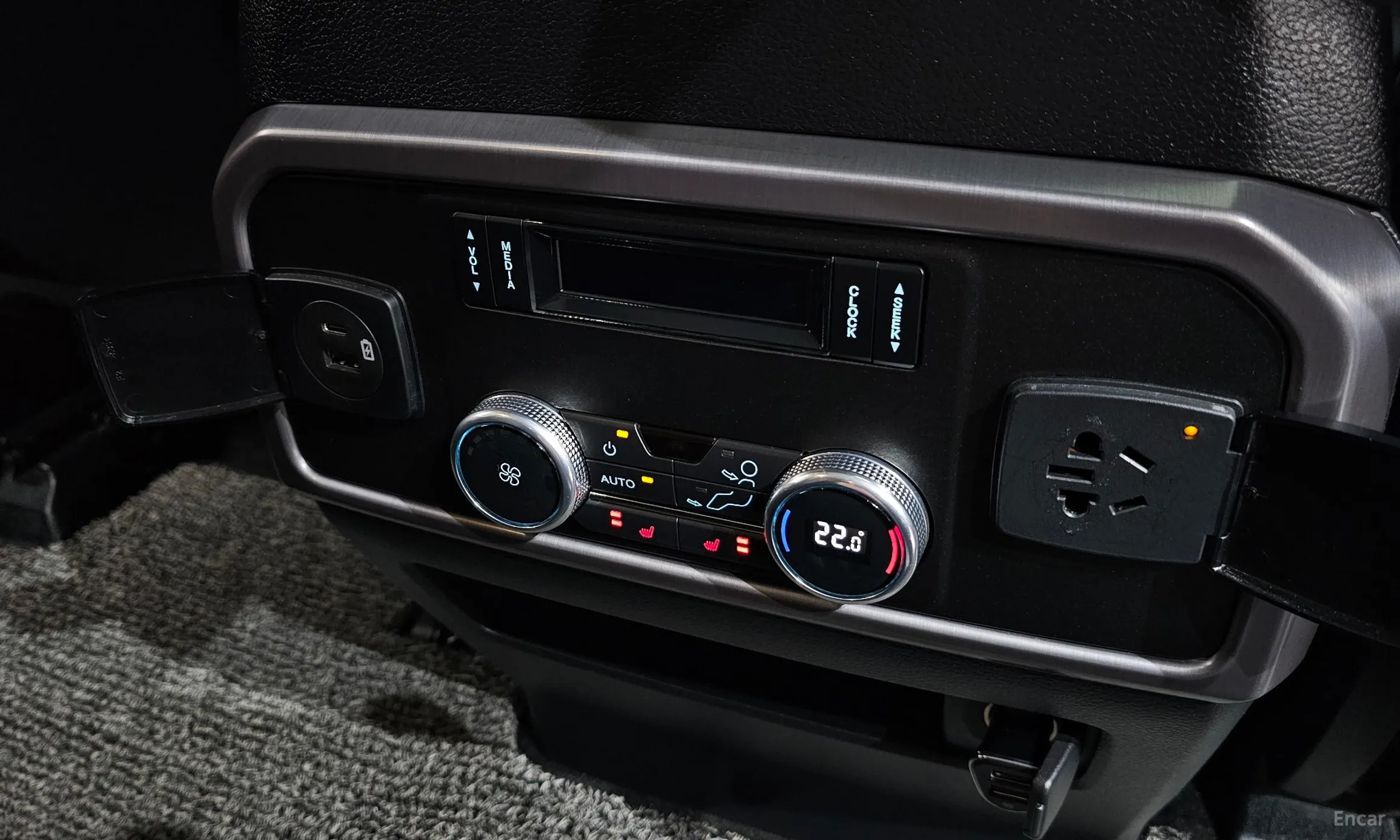 Ford Expedition превью 20