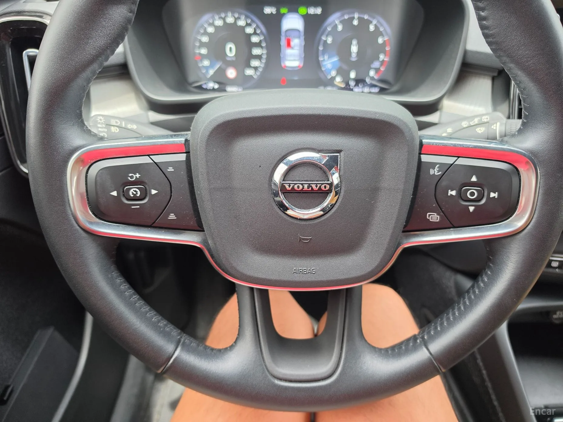 Volvo XC40 превью 11