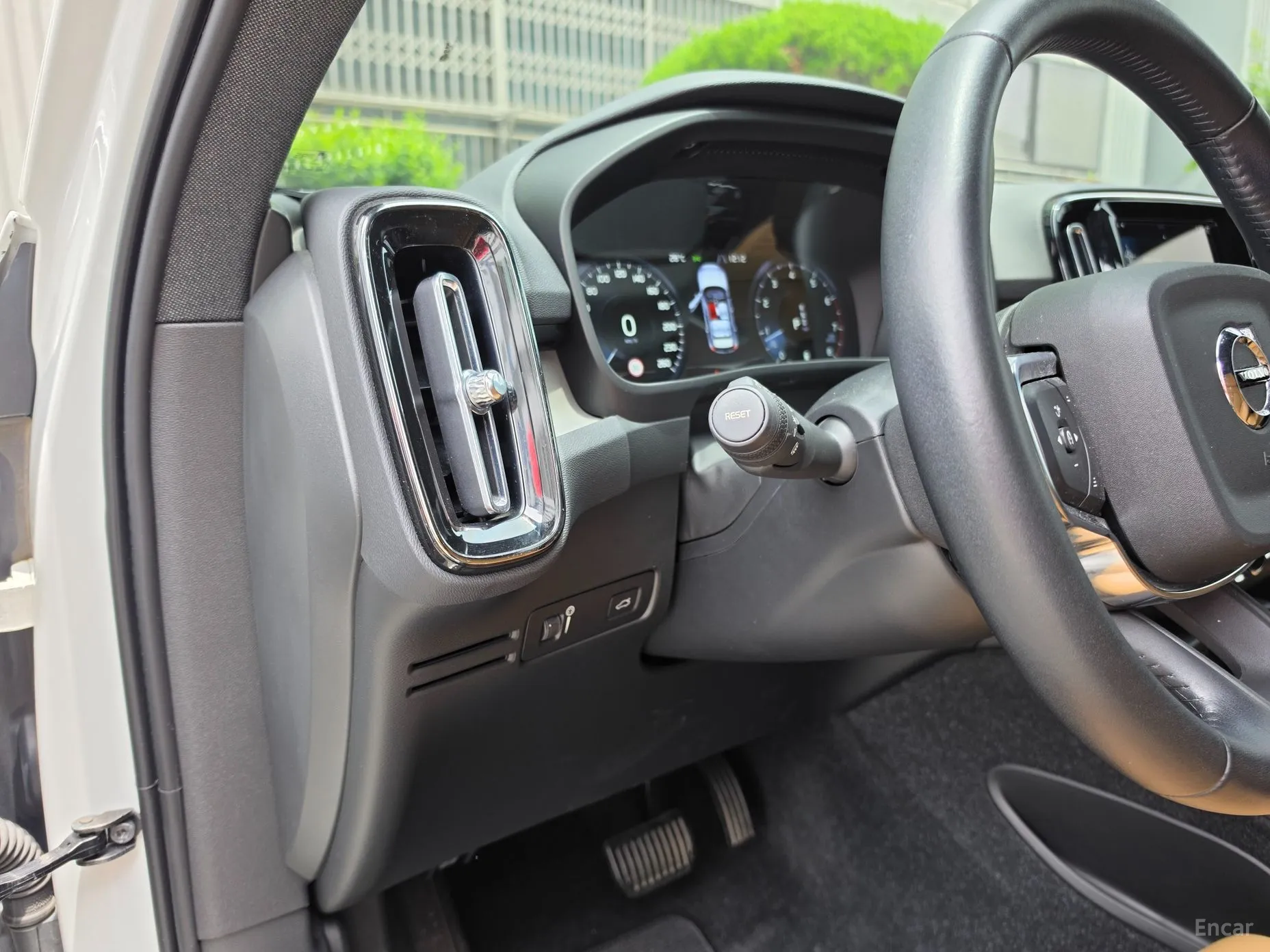 Volvo XC40 превью 12