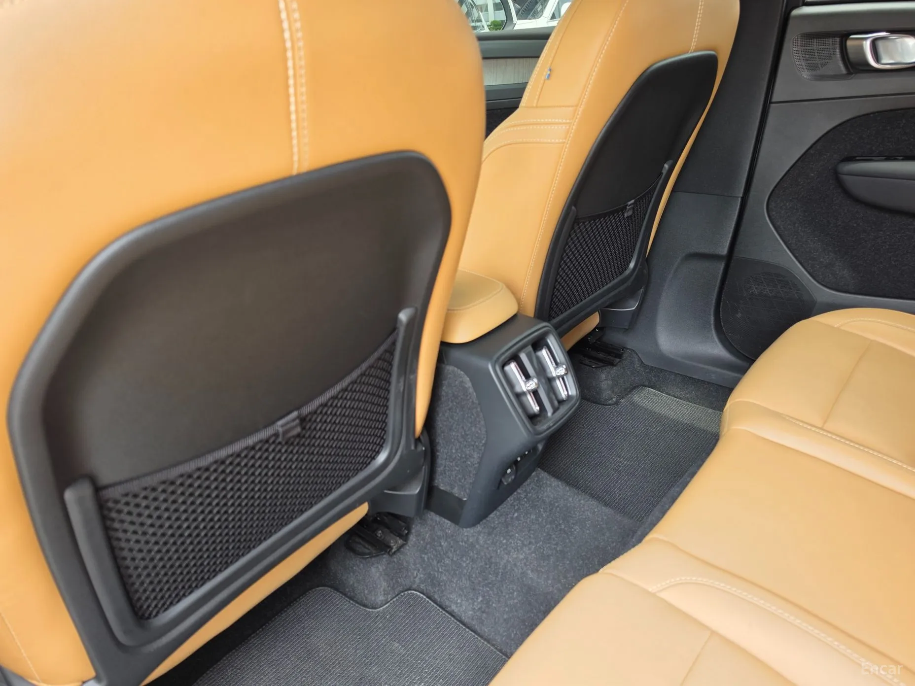 Volvo XC40 превью 16