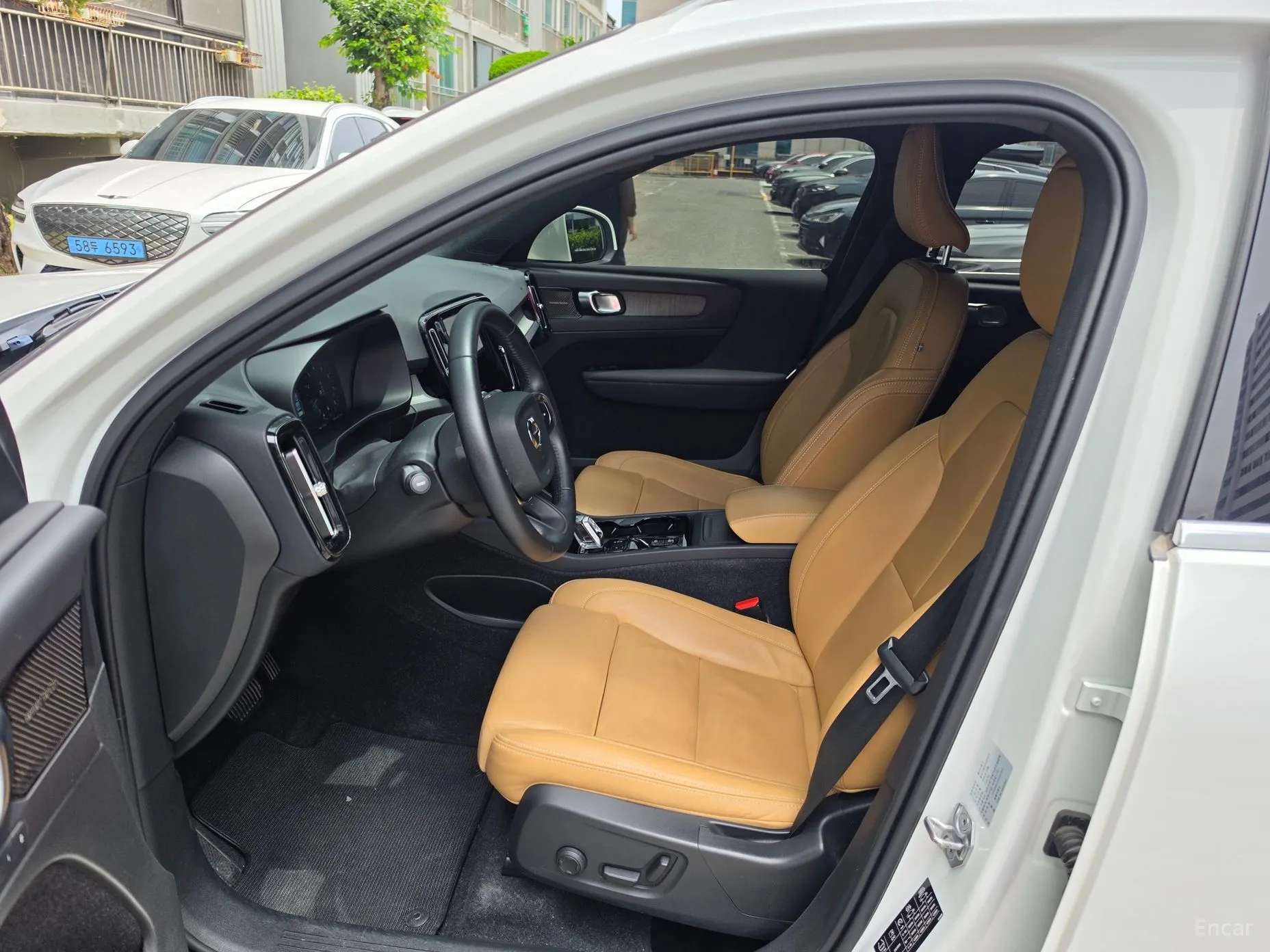 Volvo XC40 превью 6