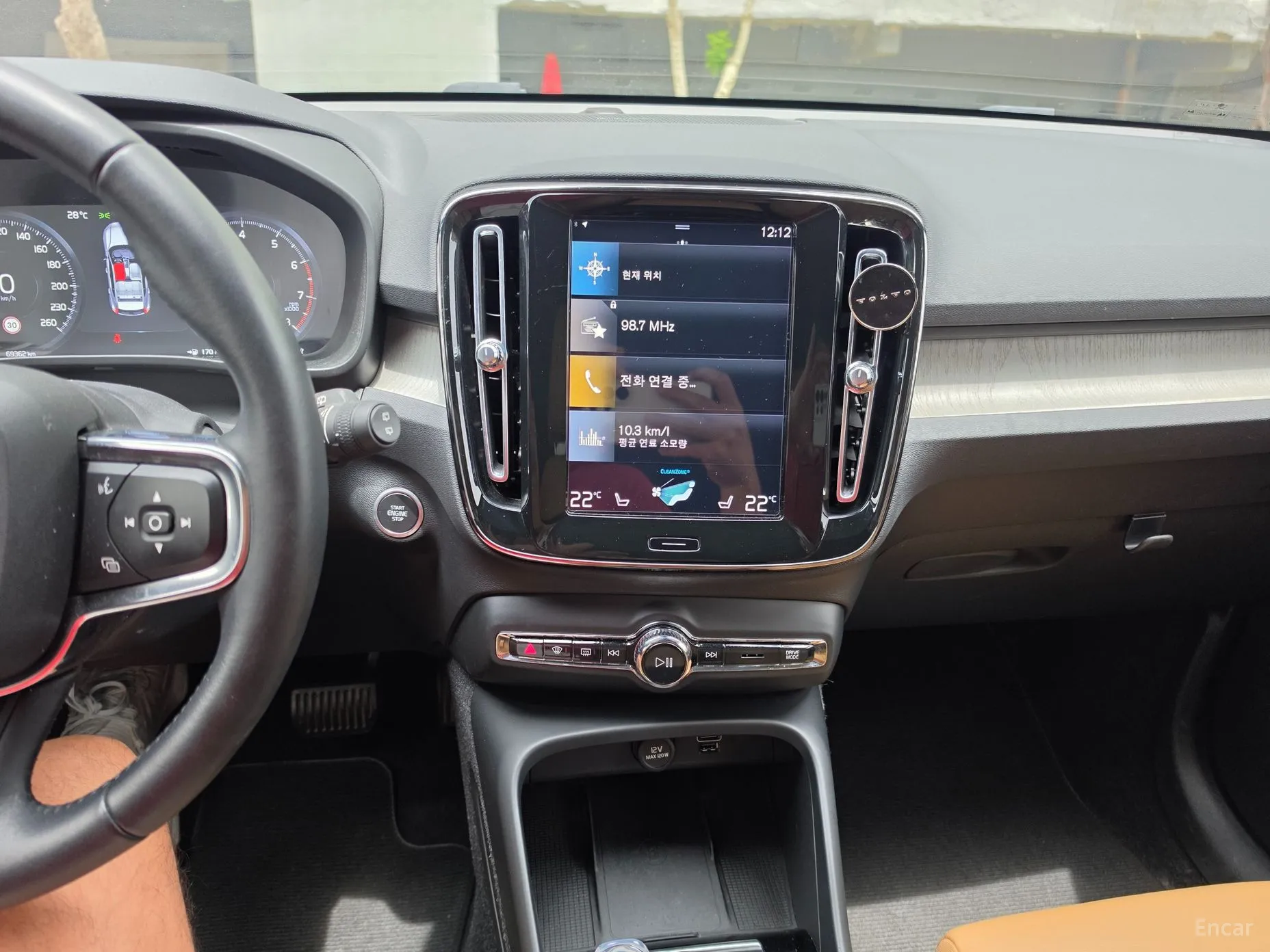 Volvo XC40 превью 7