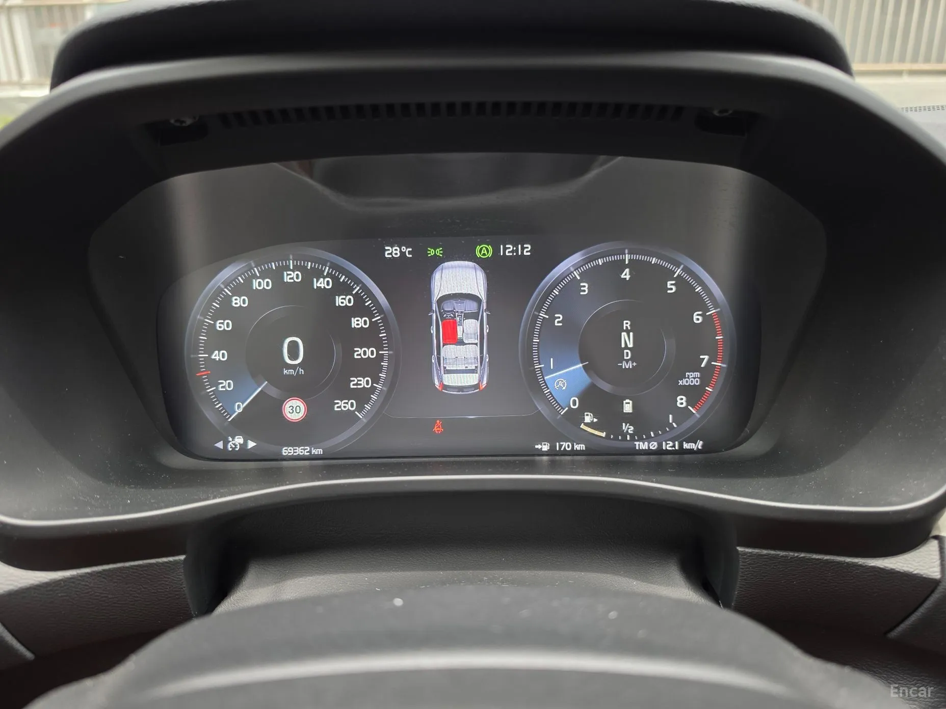 Volvo XC40 превью 8
