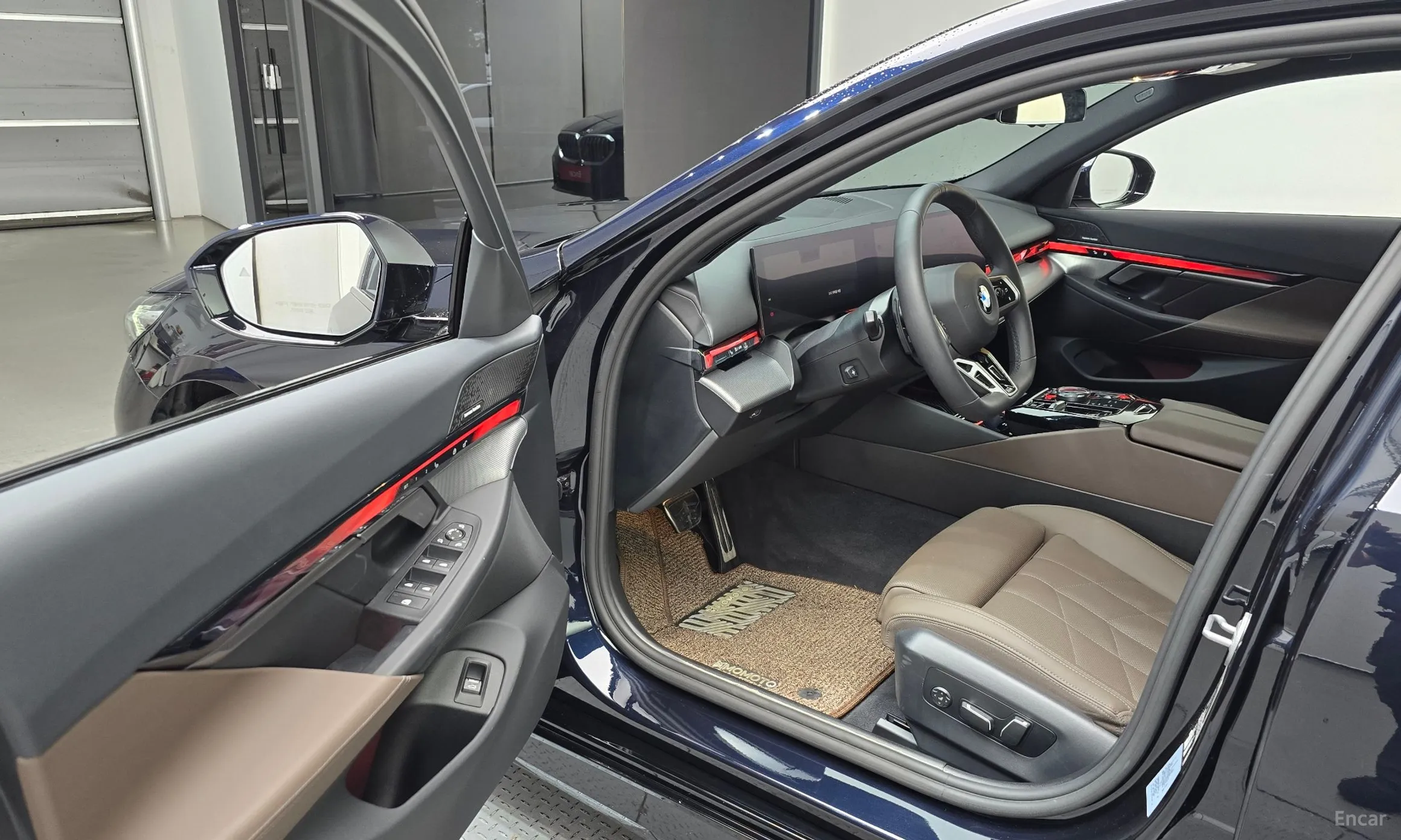 BMW 5 Series (G60) превью 10