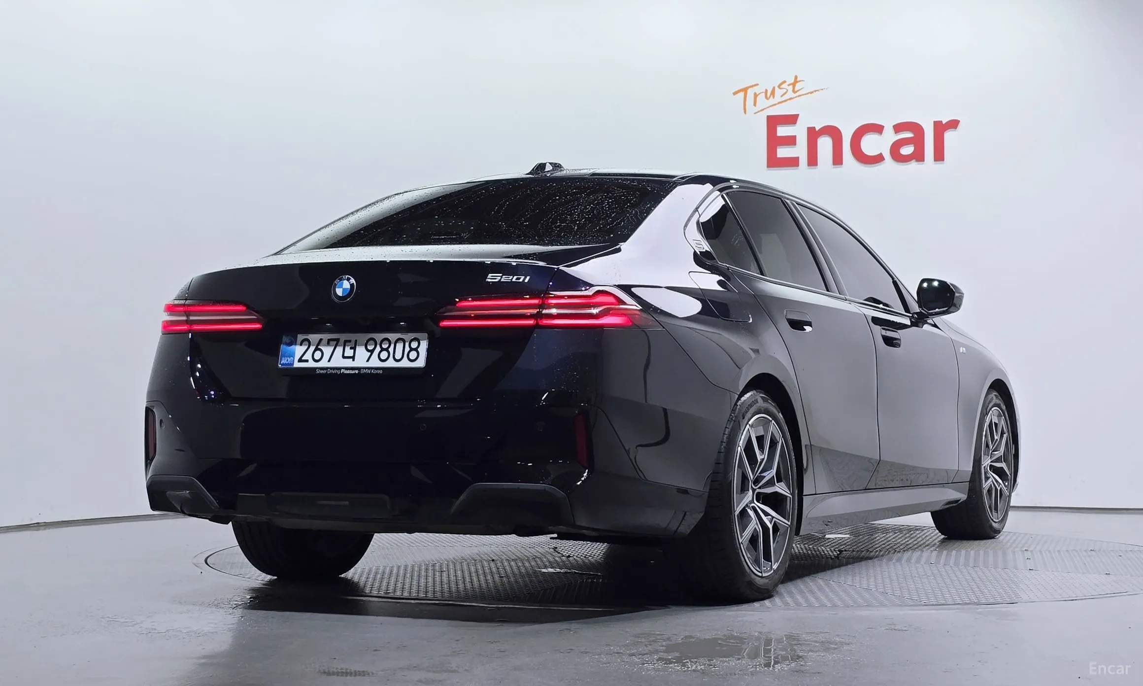 BMW 5 Series (G60) превью 2