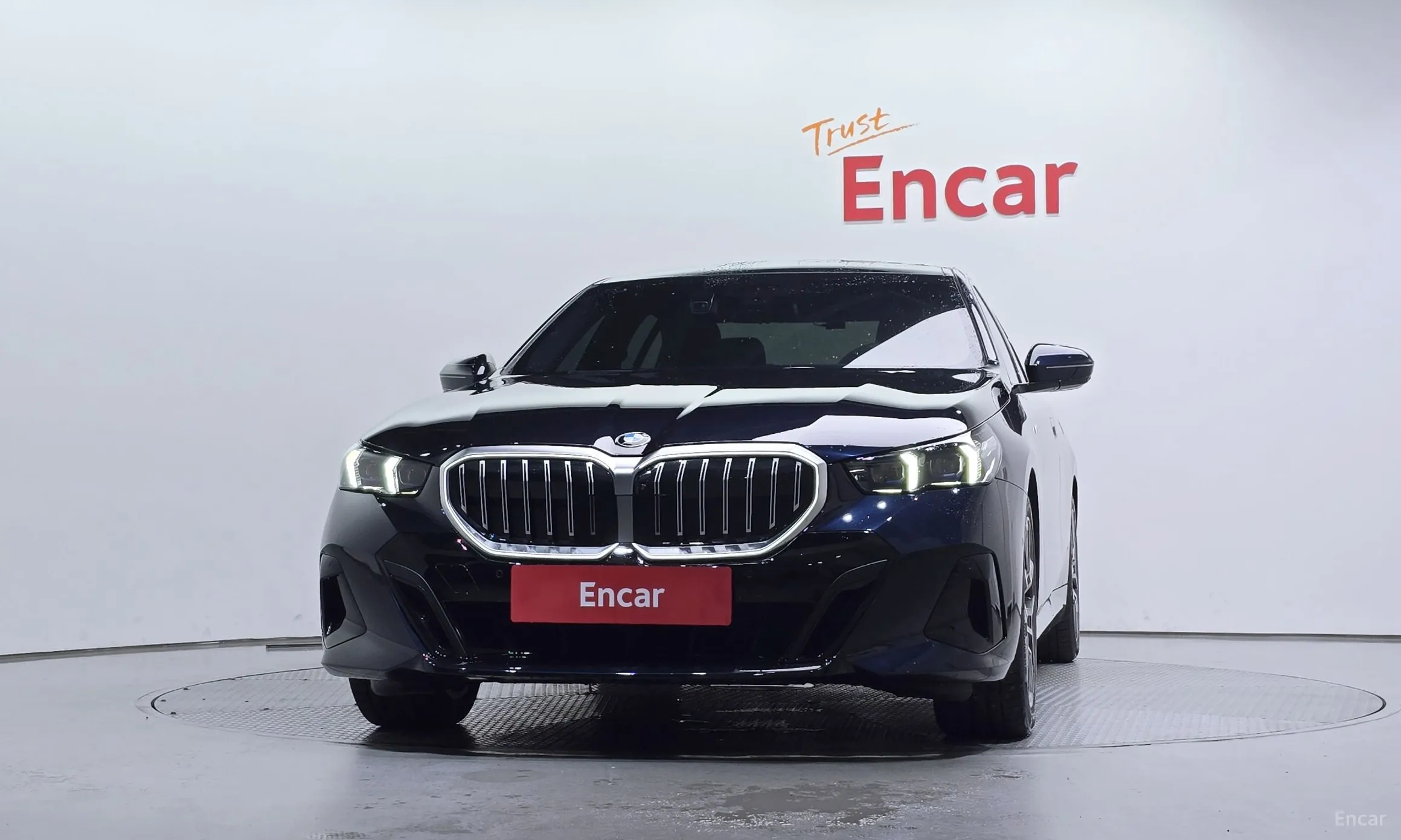 BMW 5 Series (G60) превью 3