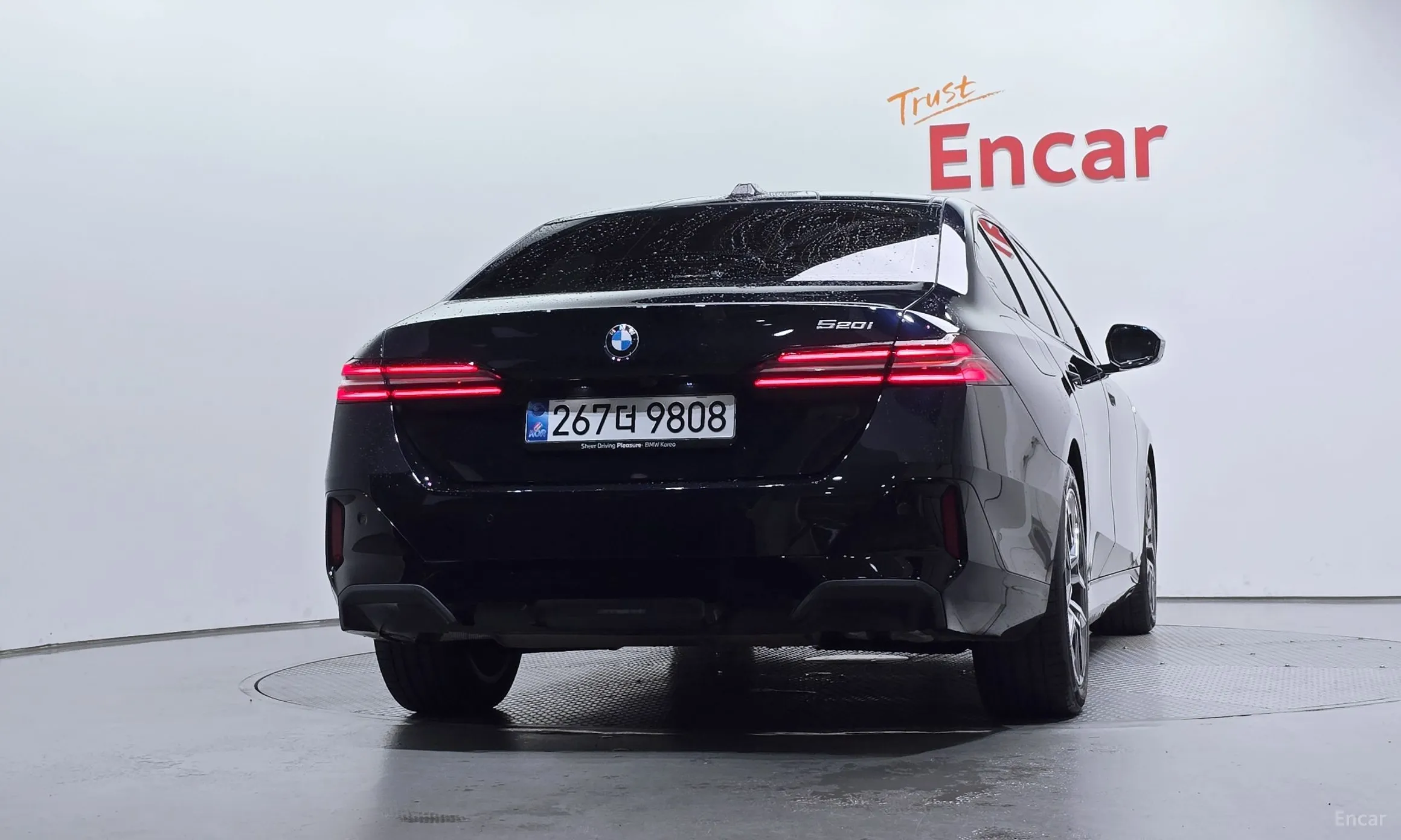 BMW 5 Series (G60) превью 4