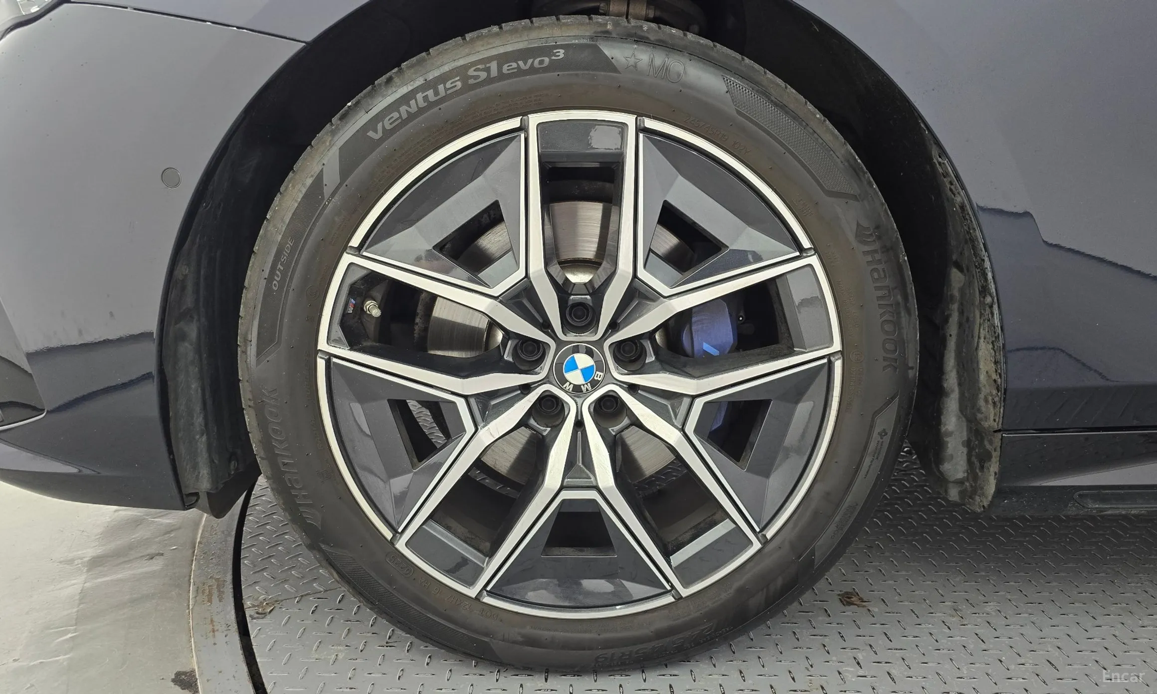 BMW 5 Series (G60) превью 5
