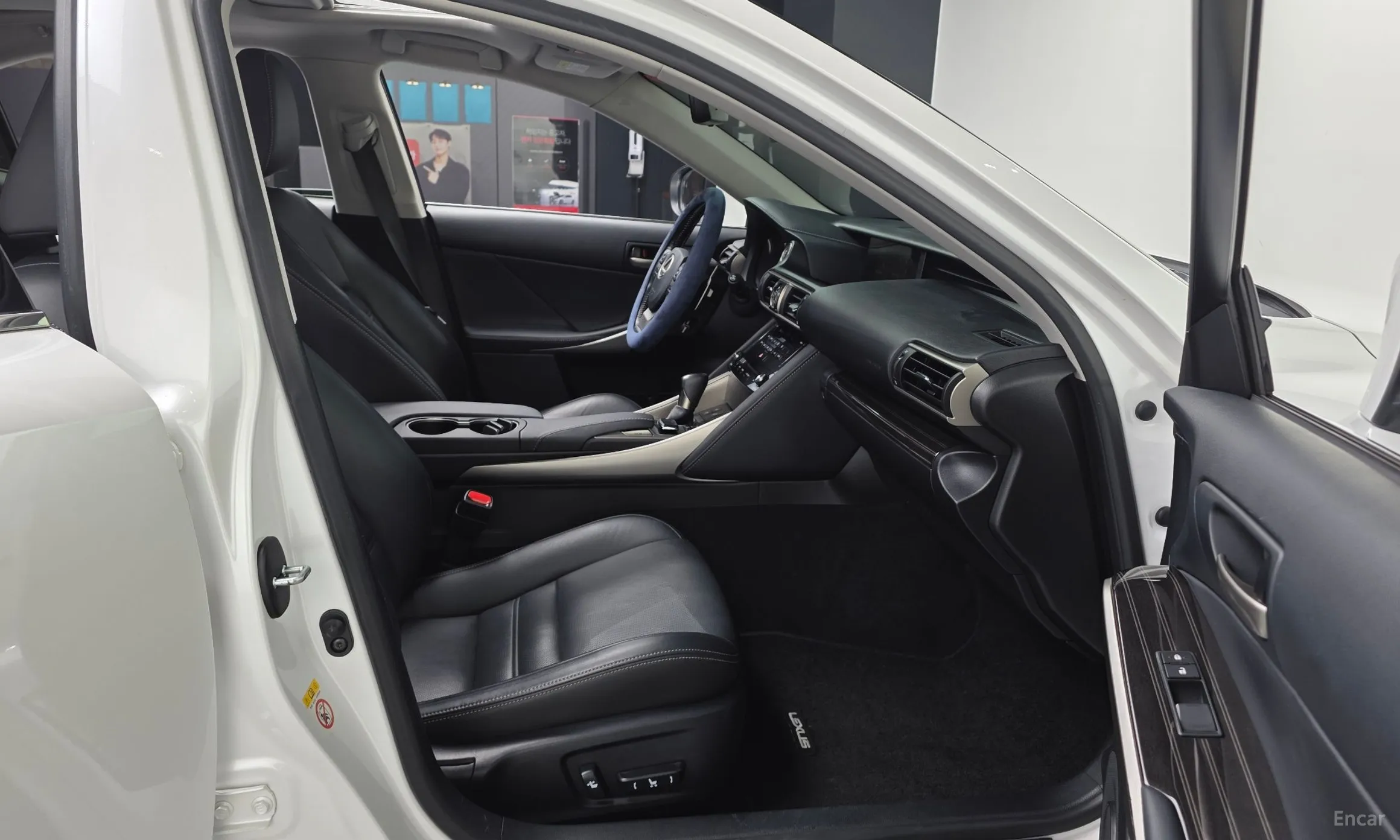 Lexus New IS200t превью 11