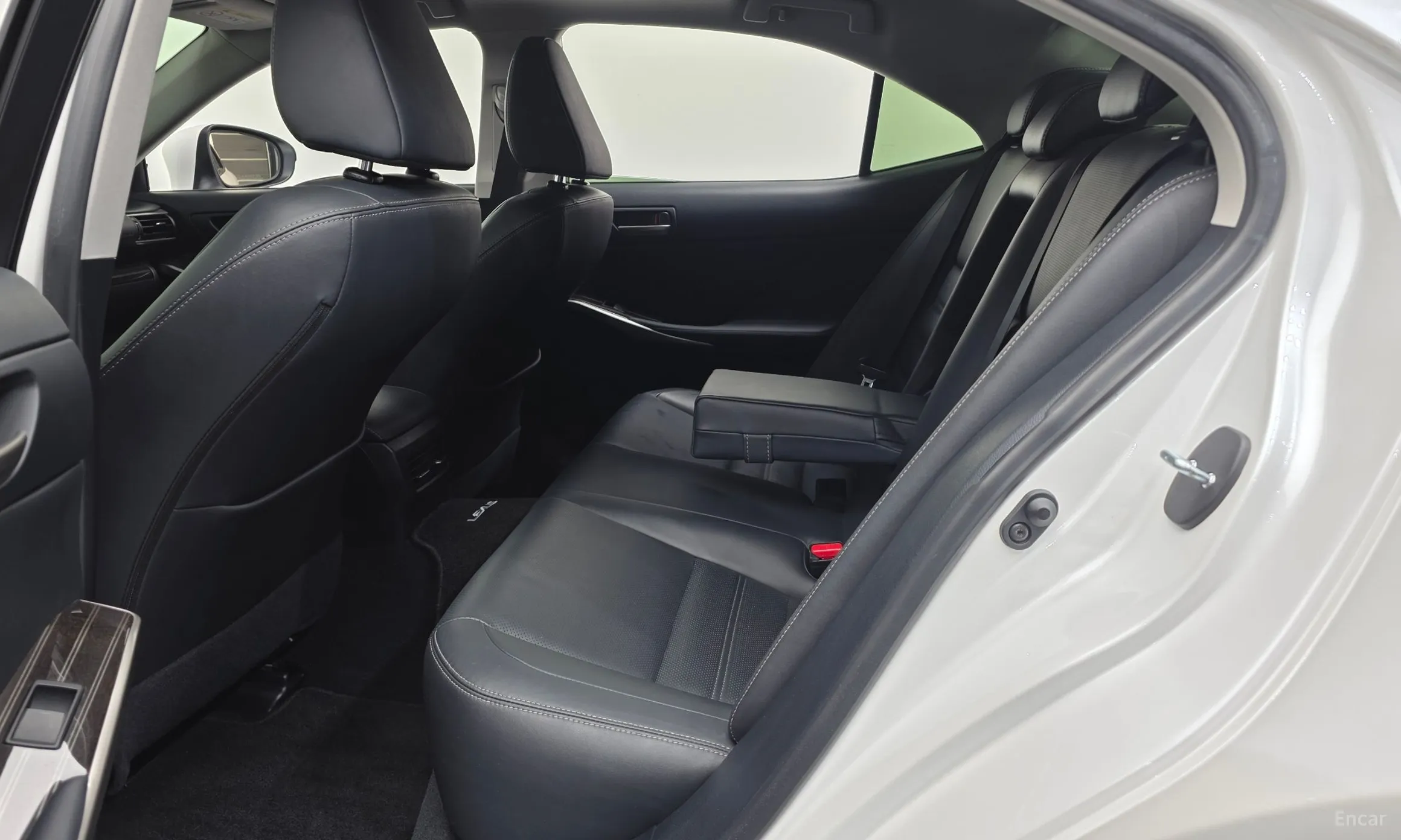 Lexus New IS200t превью 12