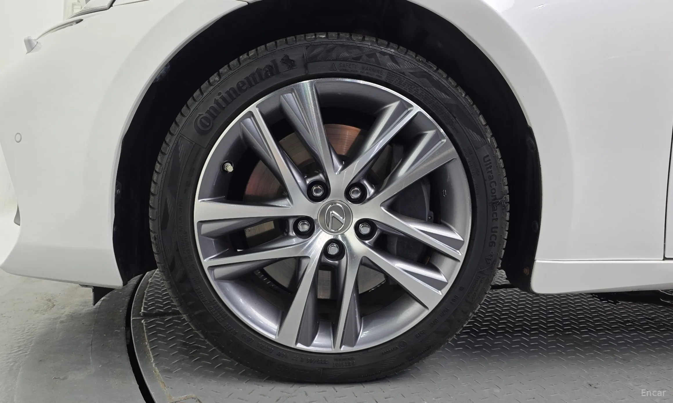 Lexus New IS200t превью 5