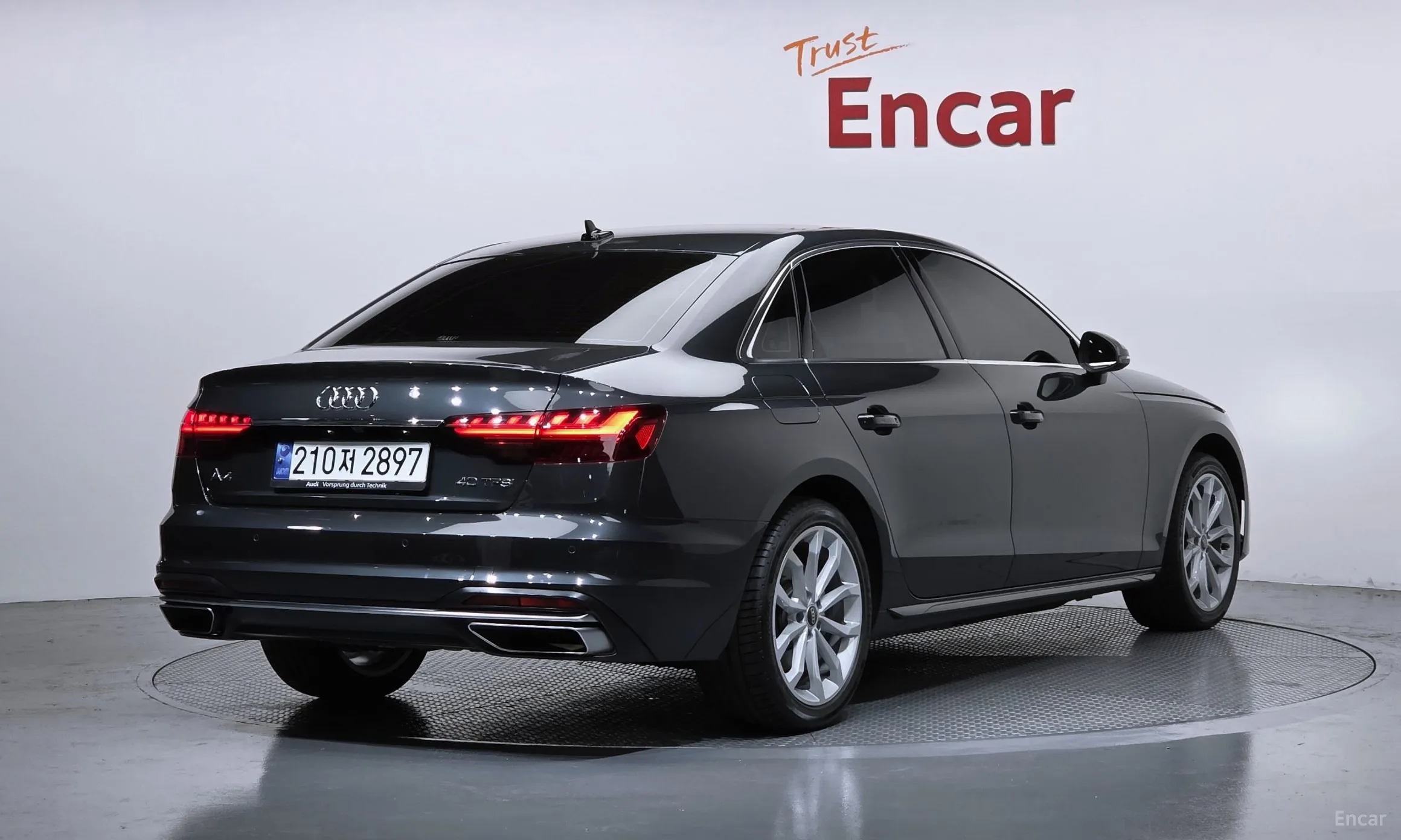 Audi A4 (B9)