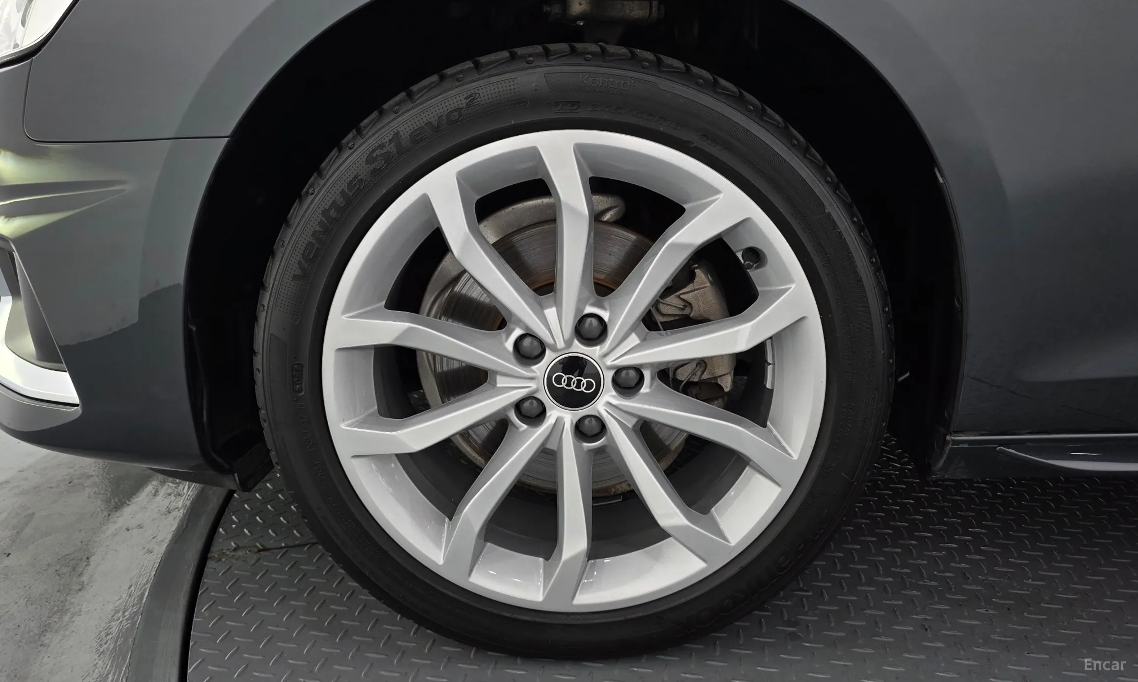 Audi A4 (B9) превью 5