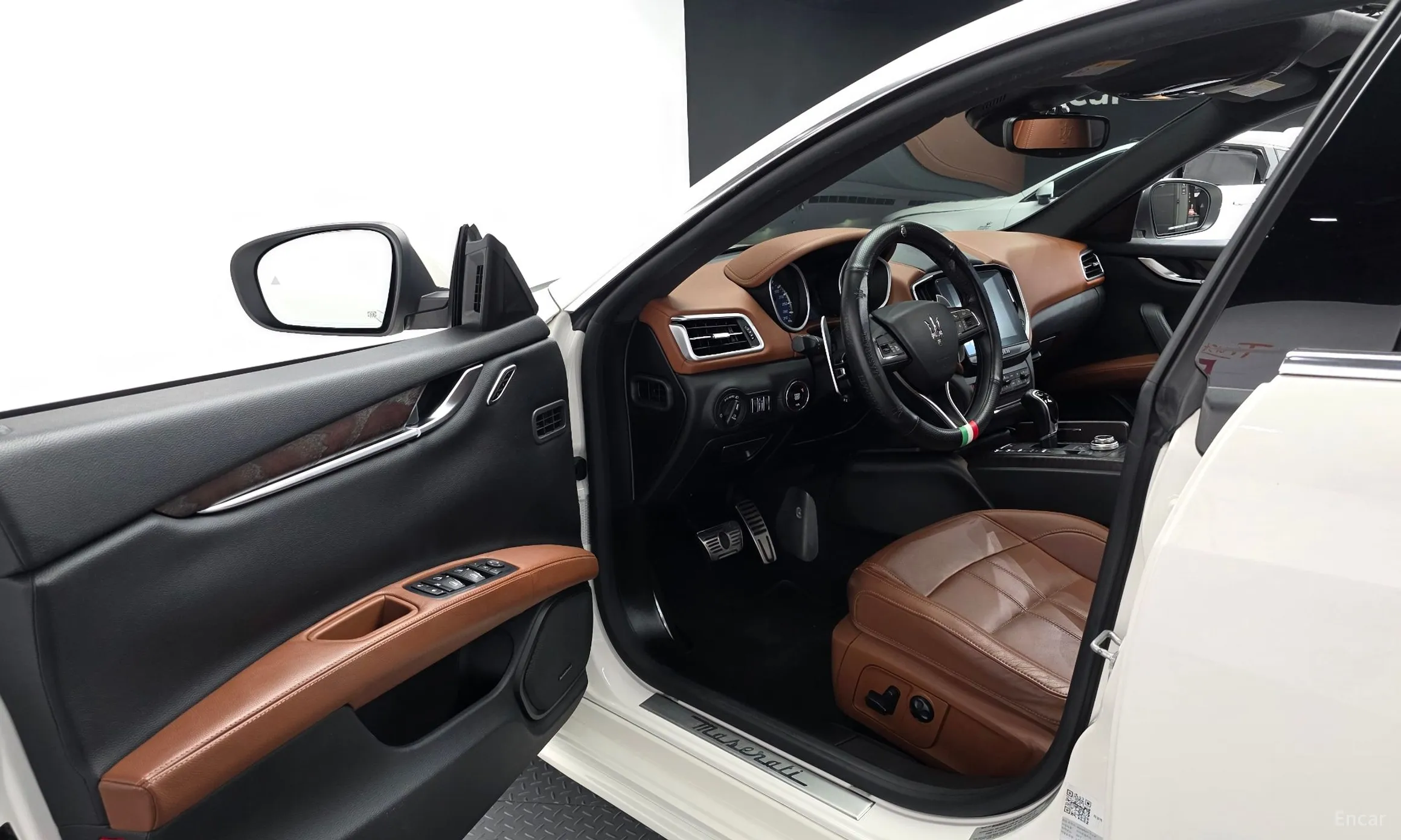 Maserati Ghibli превью 10