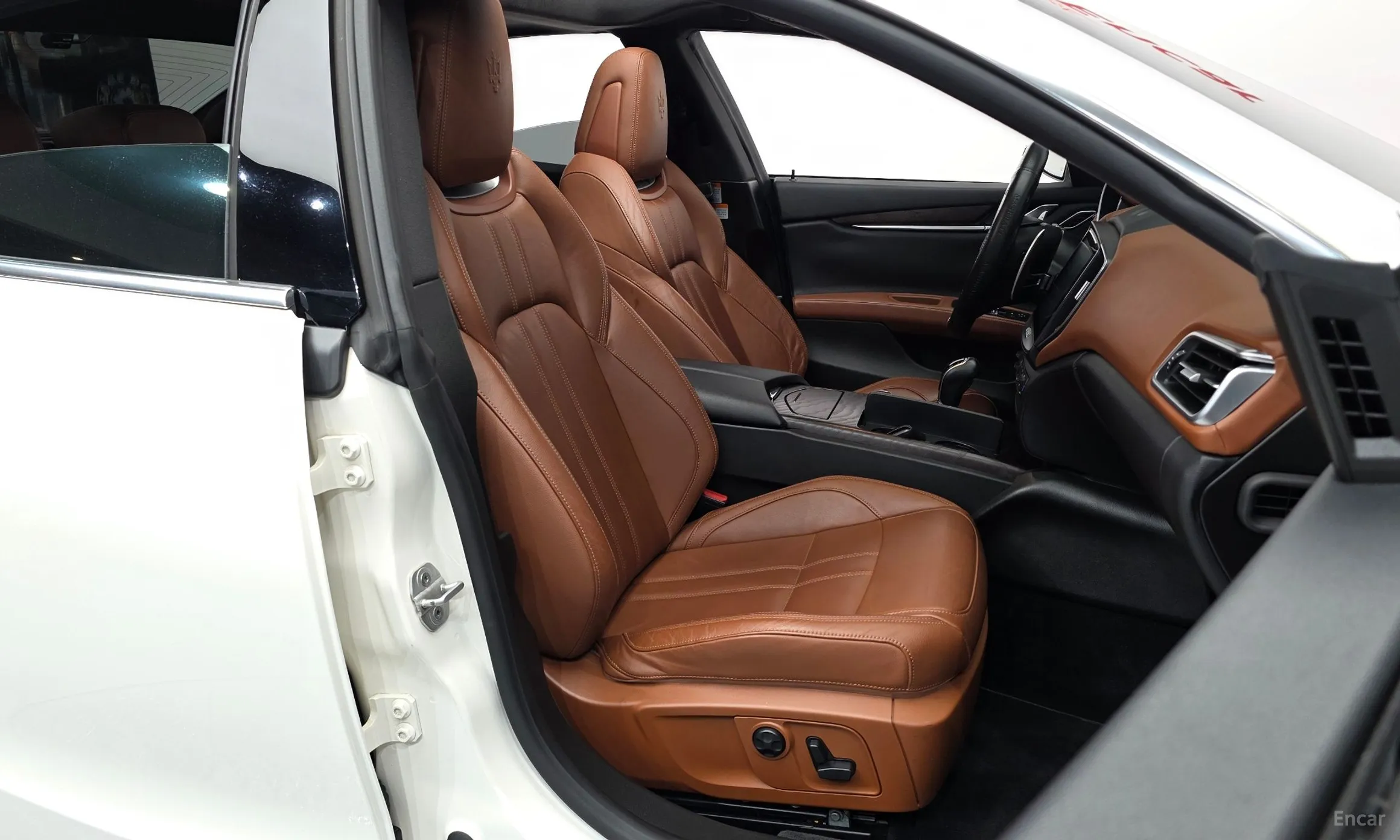 Maserati Ghibli превью 11