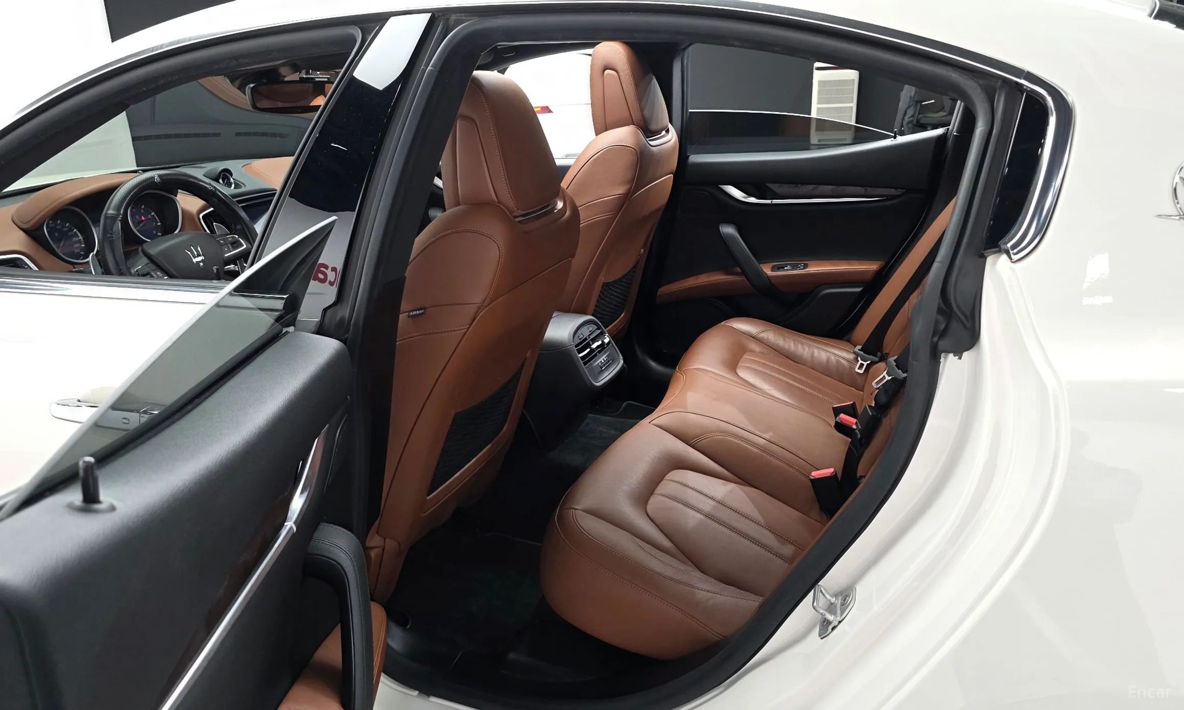 Maserati Ghibli превью 12