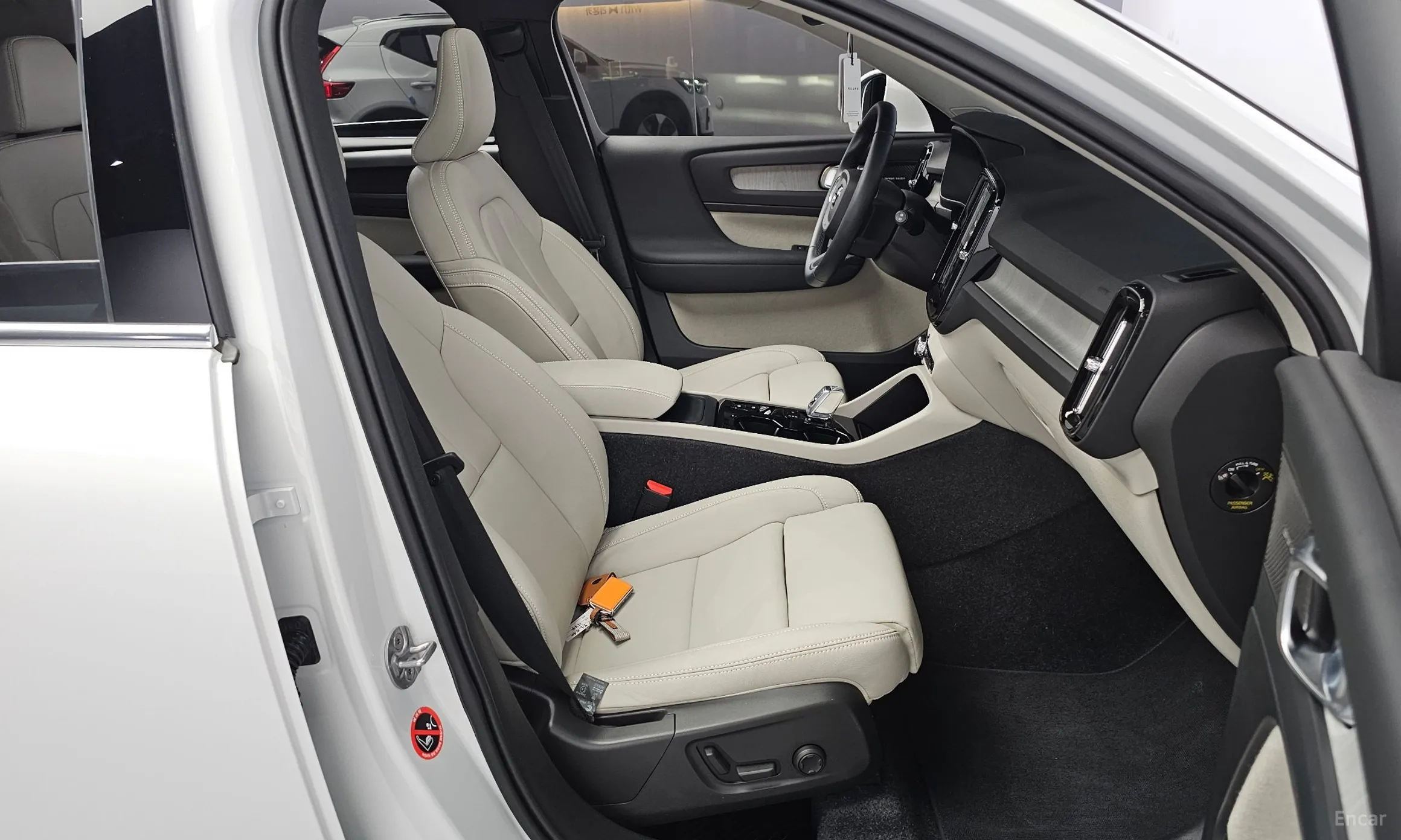 Volvo XC40 превью 10