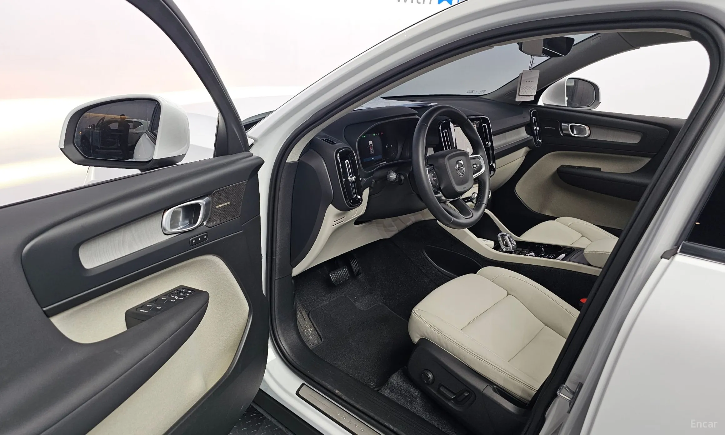 Volvo XC40 превью 11