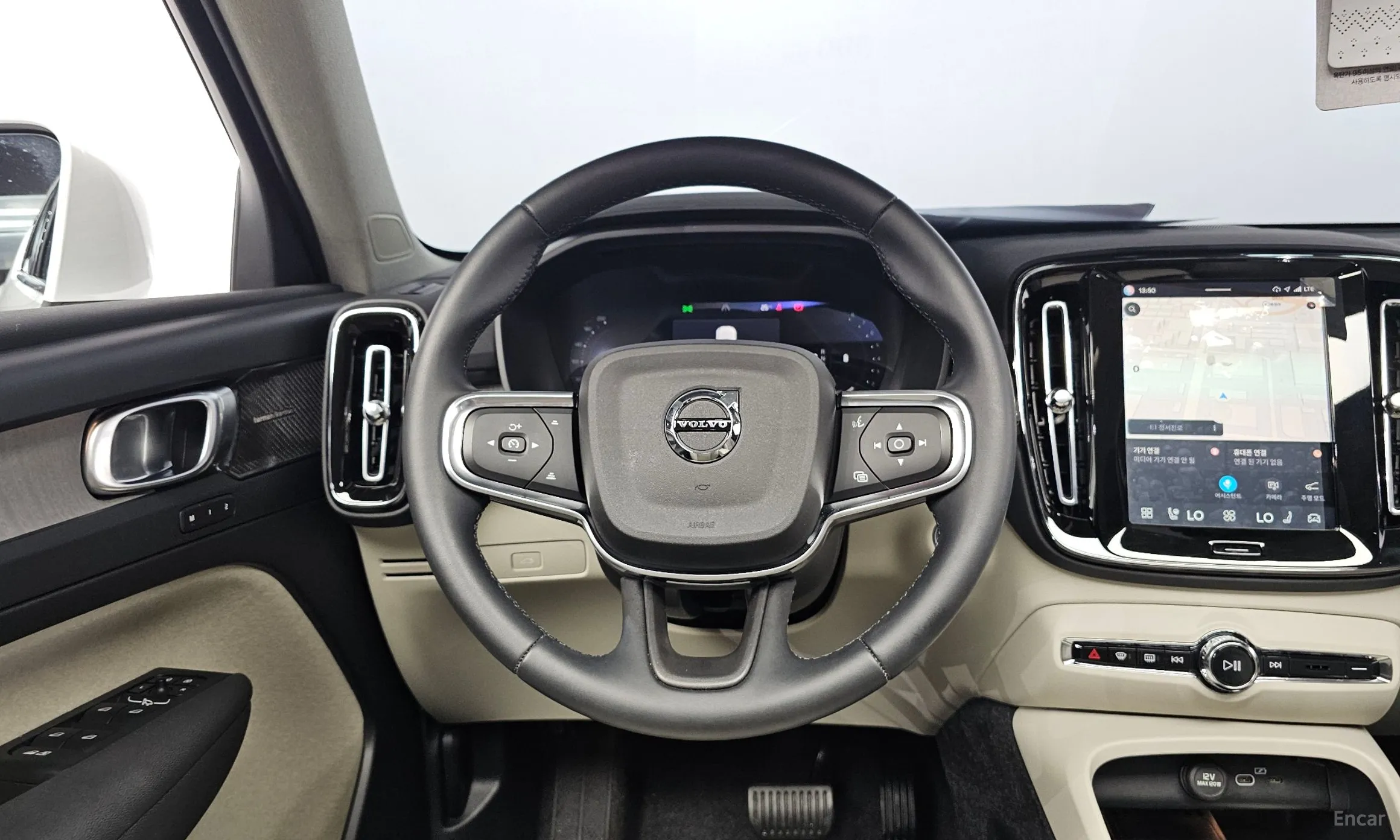Volvo XC40 превью 12