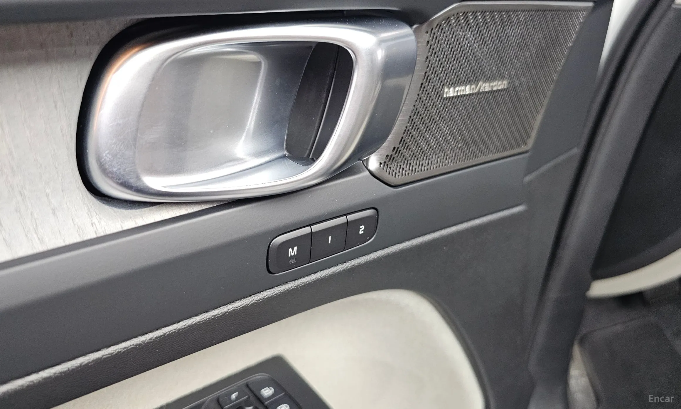 Volvo XC40 превью 16
