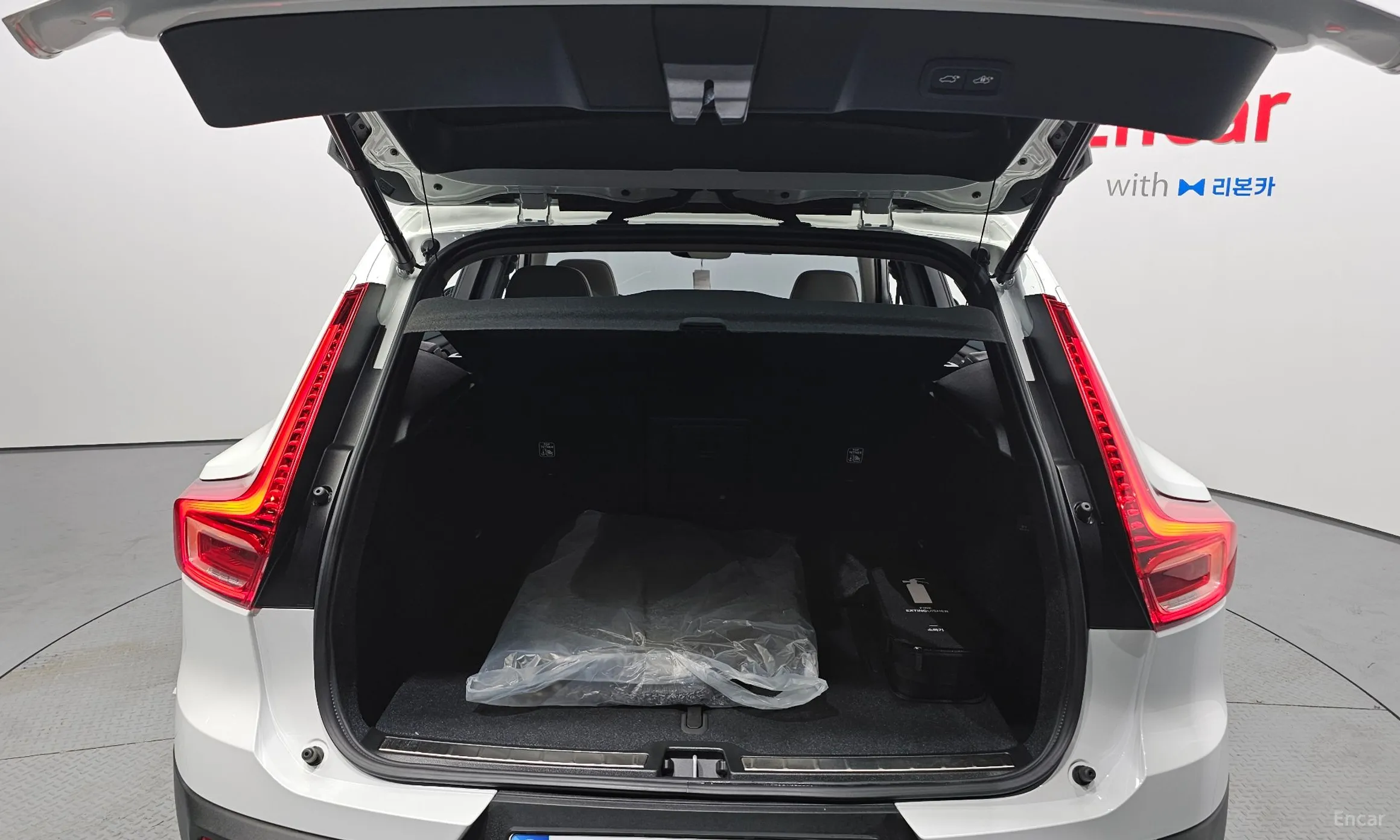 Volvo XC40 превью 20