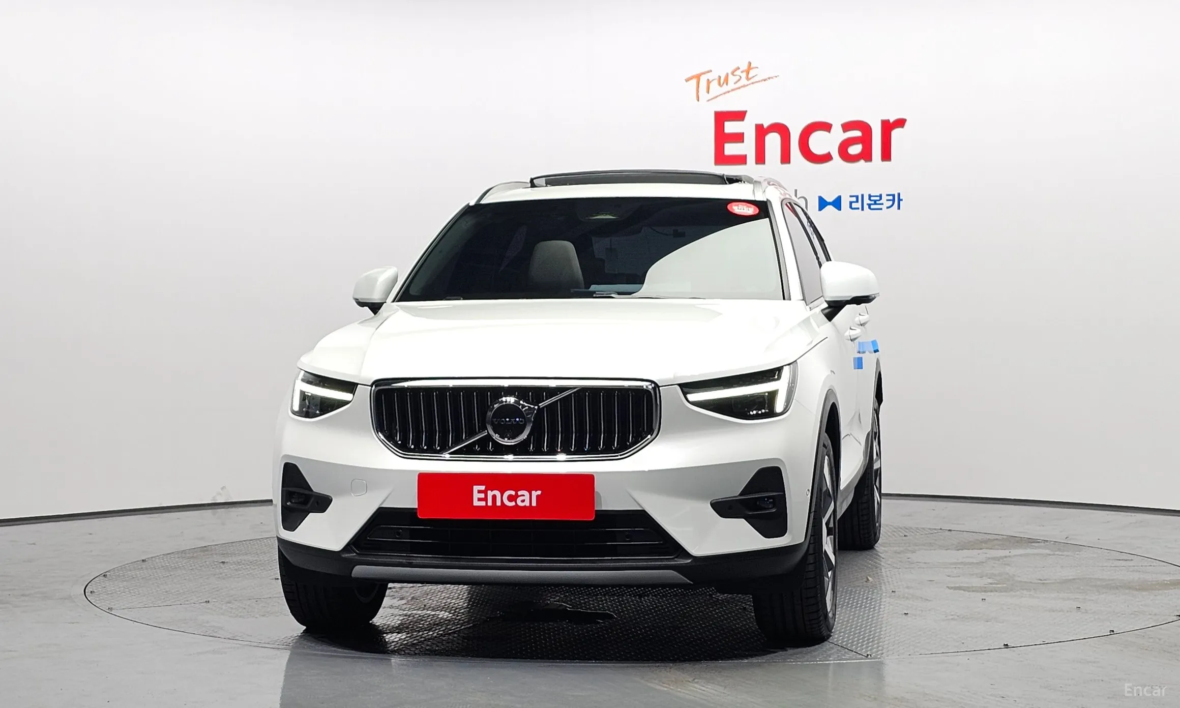 Volvo XC40 превью 3