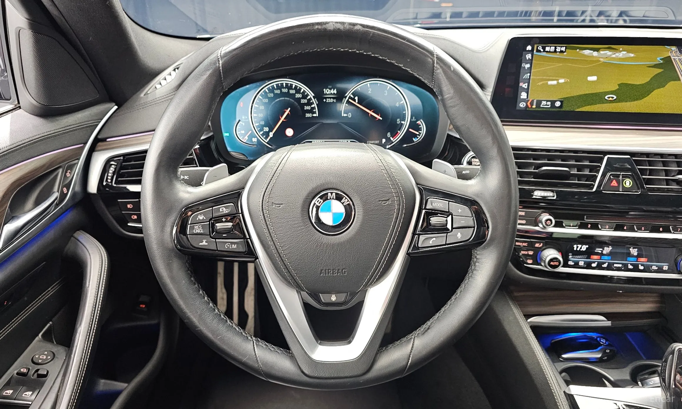 BMW 5 Series (G30) превью 13