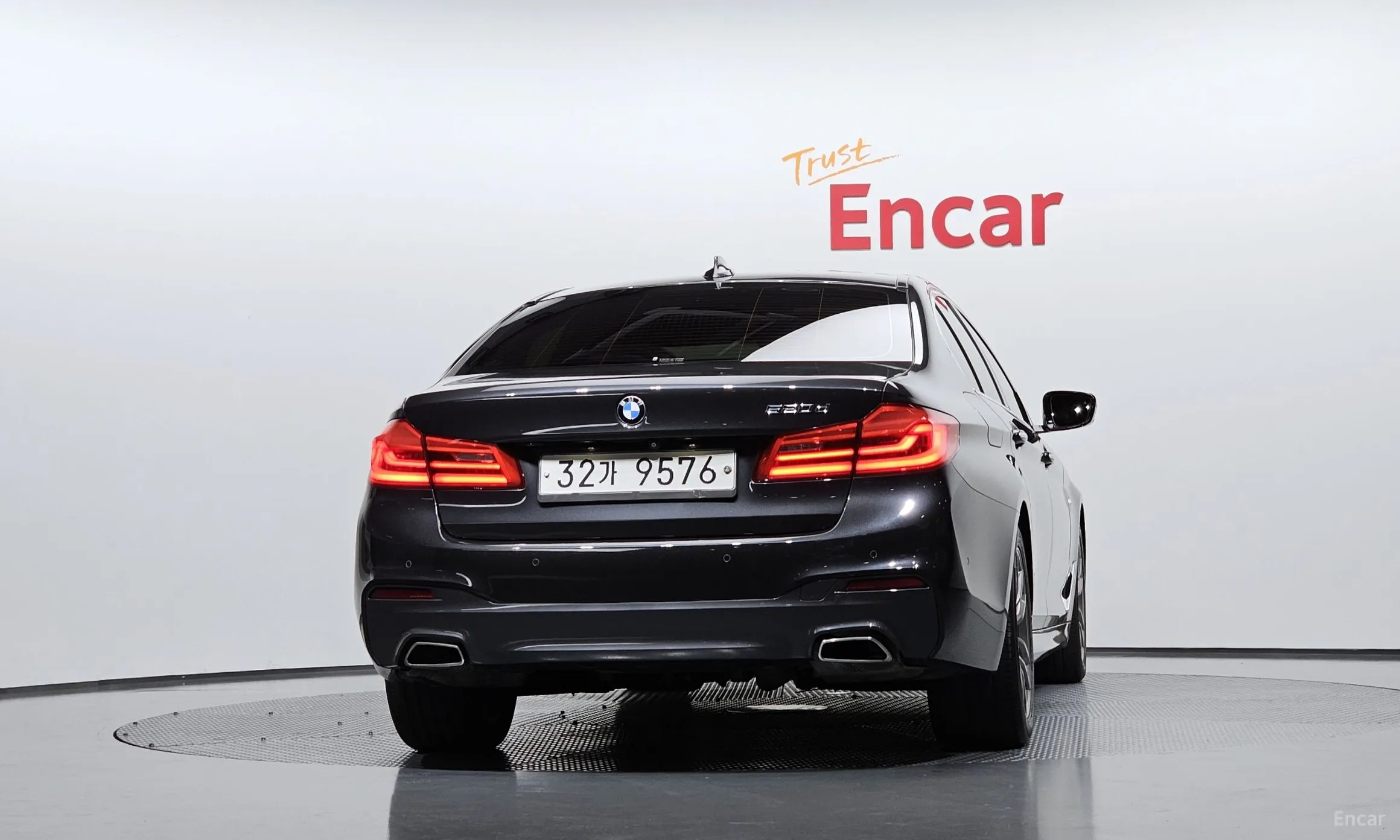 BMW 5 Series (G30) превью 4
