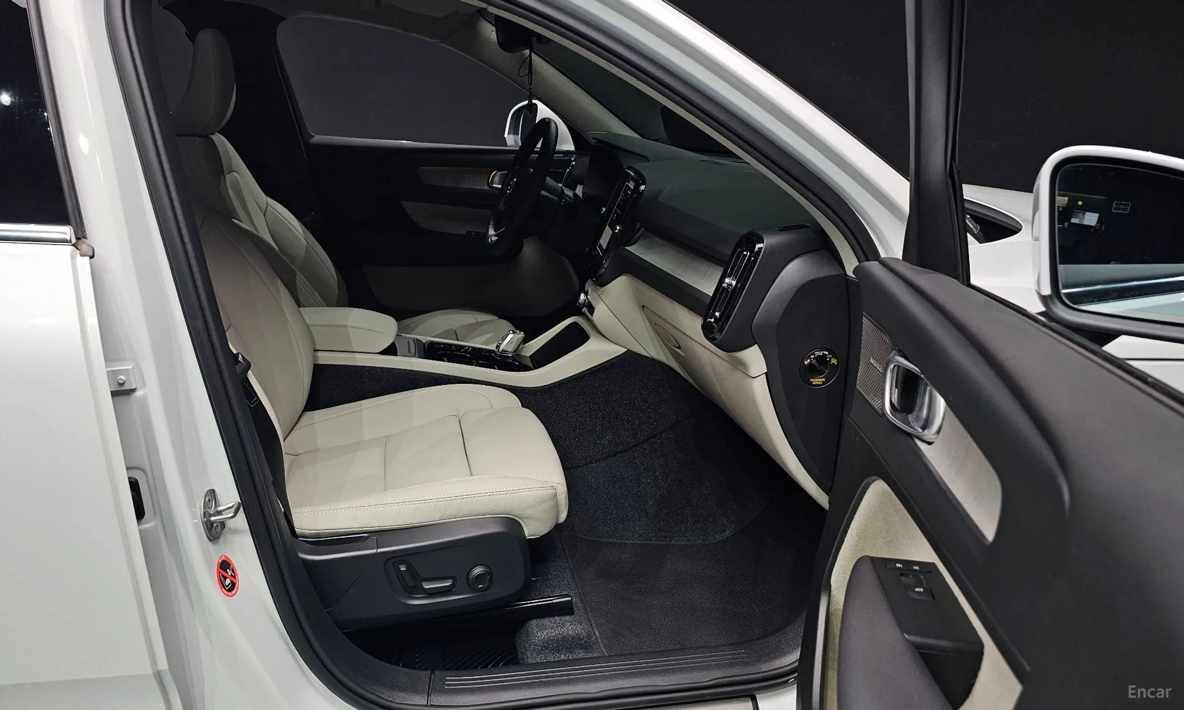 Volvo XC40 превью 10