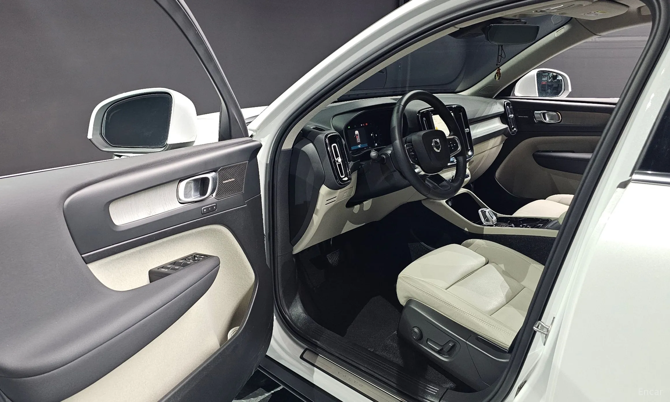 Volvo XC40 превью 11