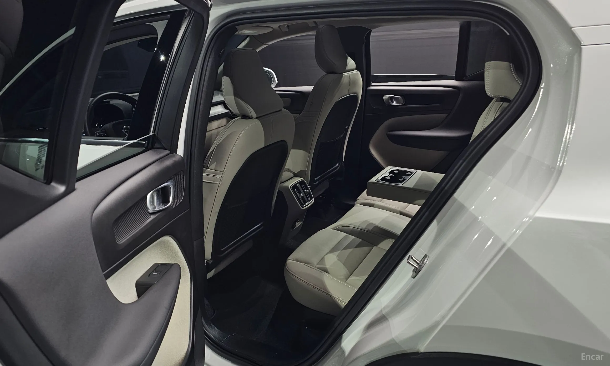 Volvo XC40 превью 12