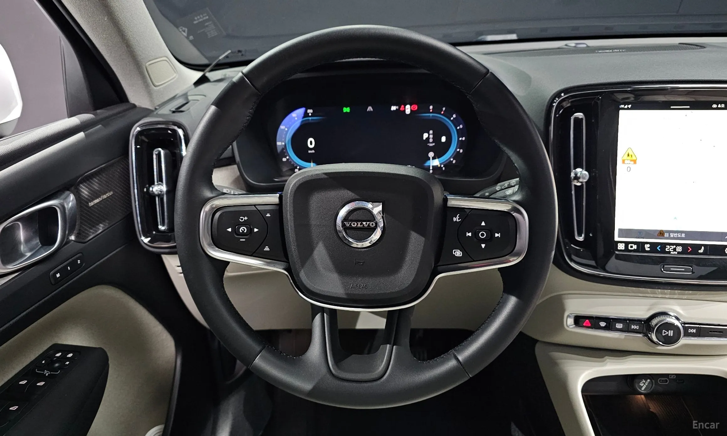Volvo XC40 превью 13