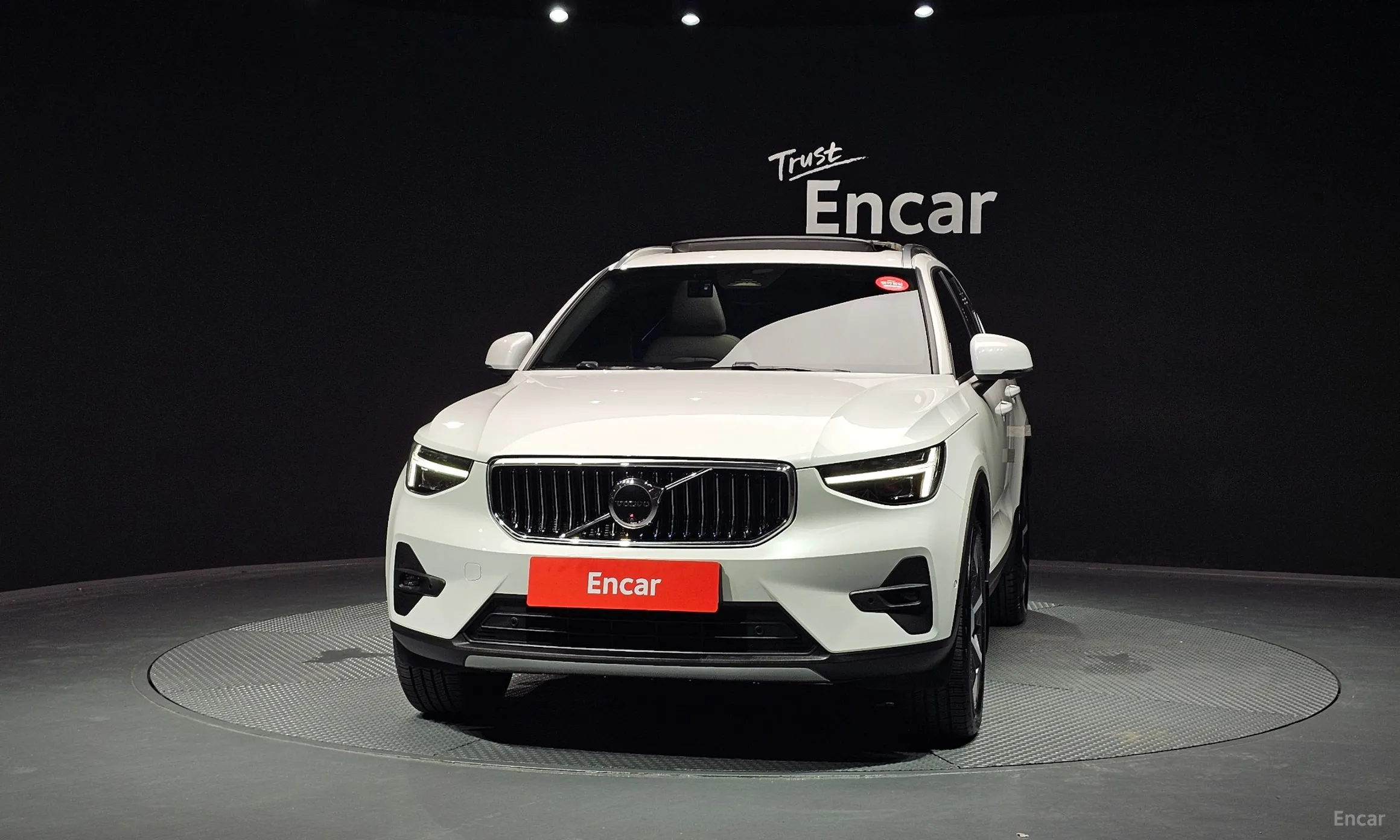 Volvo XC40 превью 3