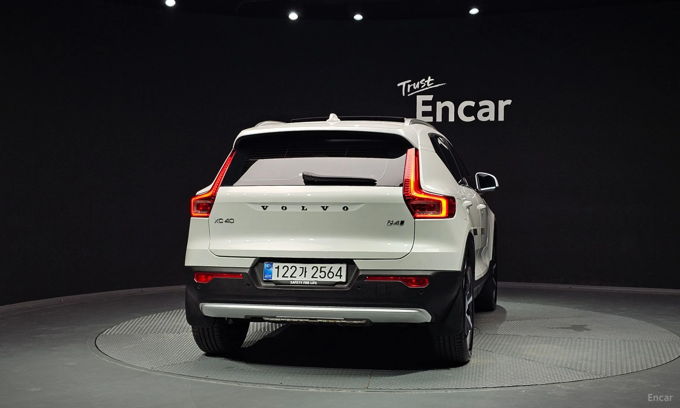 Volvo XC40 превью 4