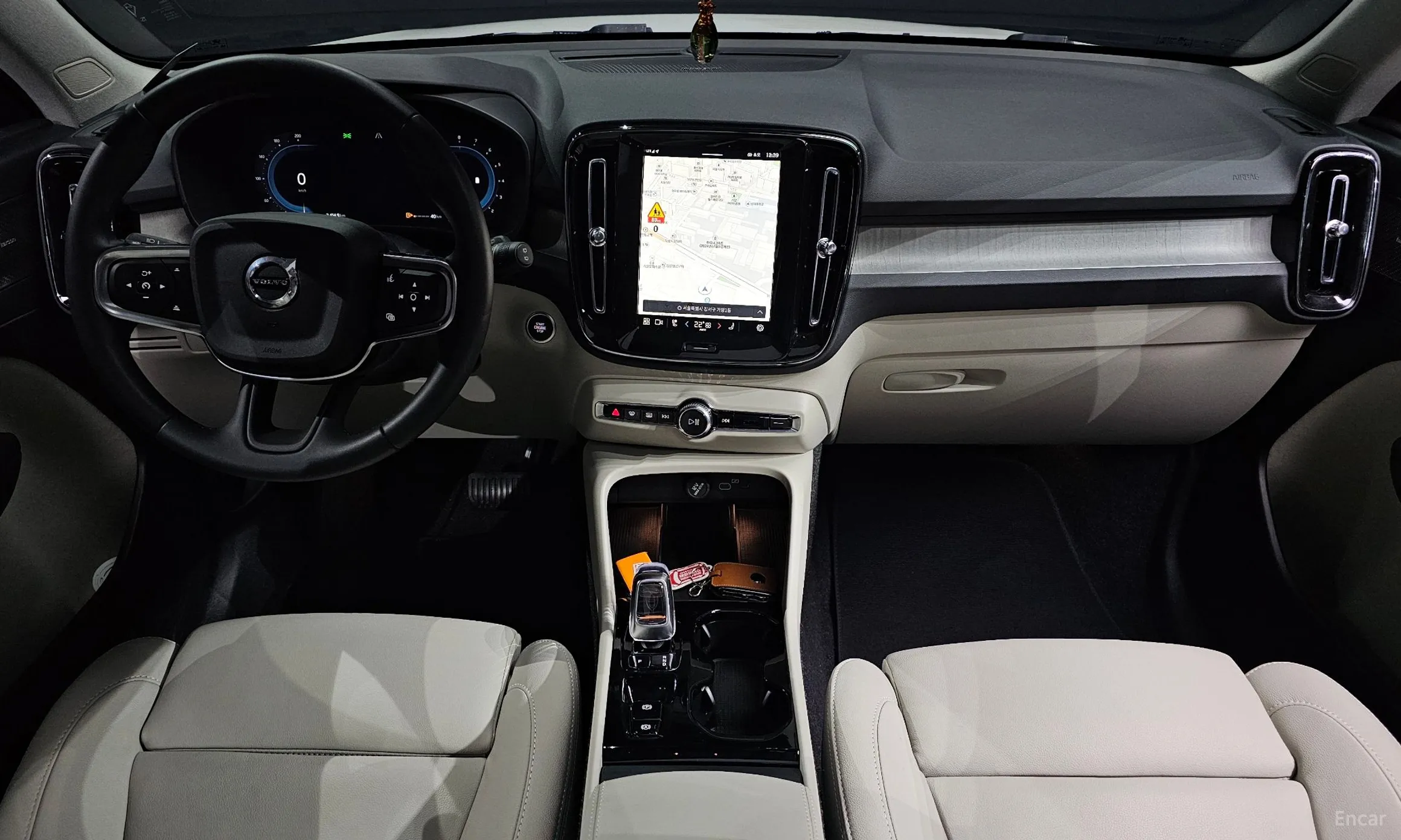 Volvo XC40 превью 7
