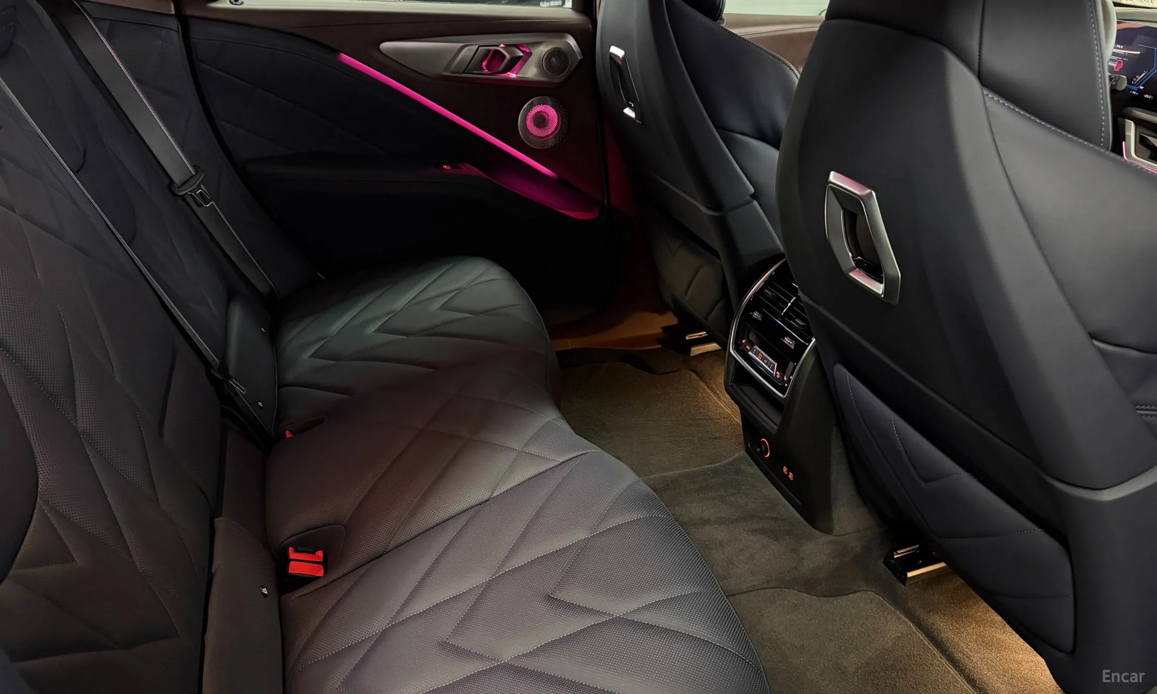 BMW XM (G09) превью 10