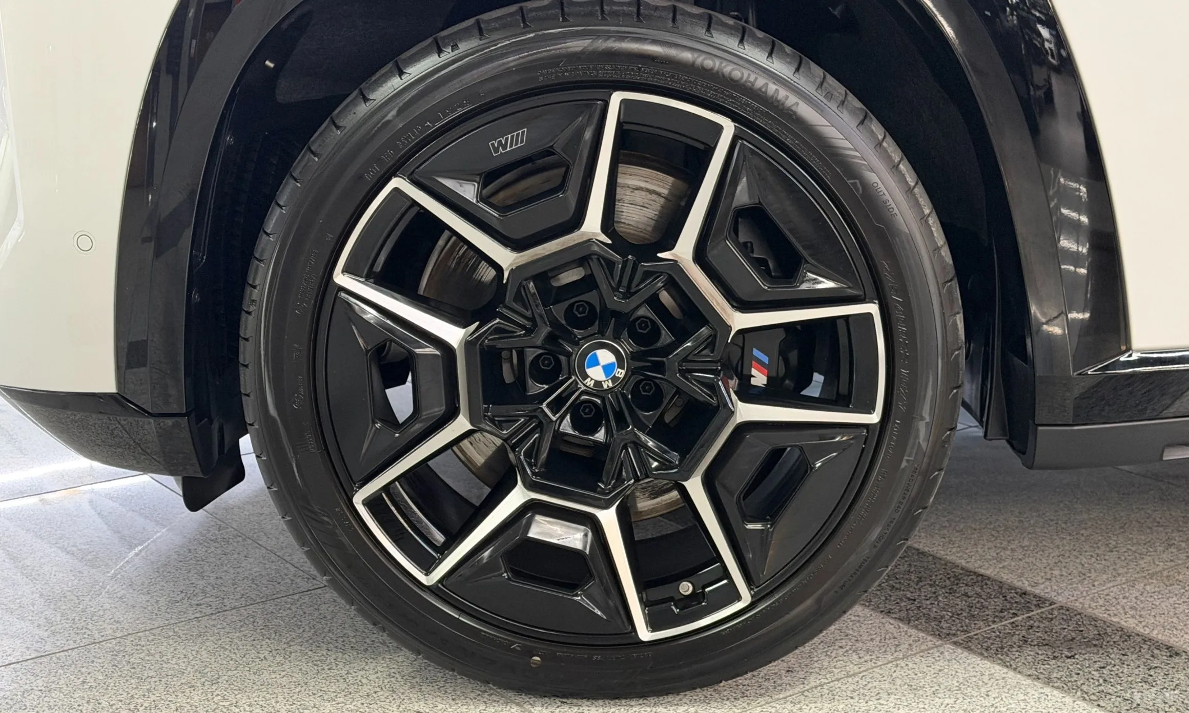 BMW XM (G09) превью 5