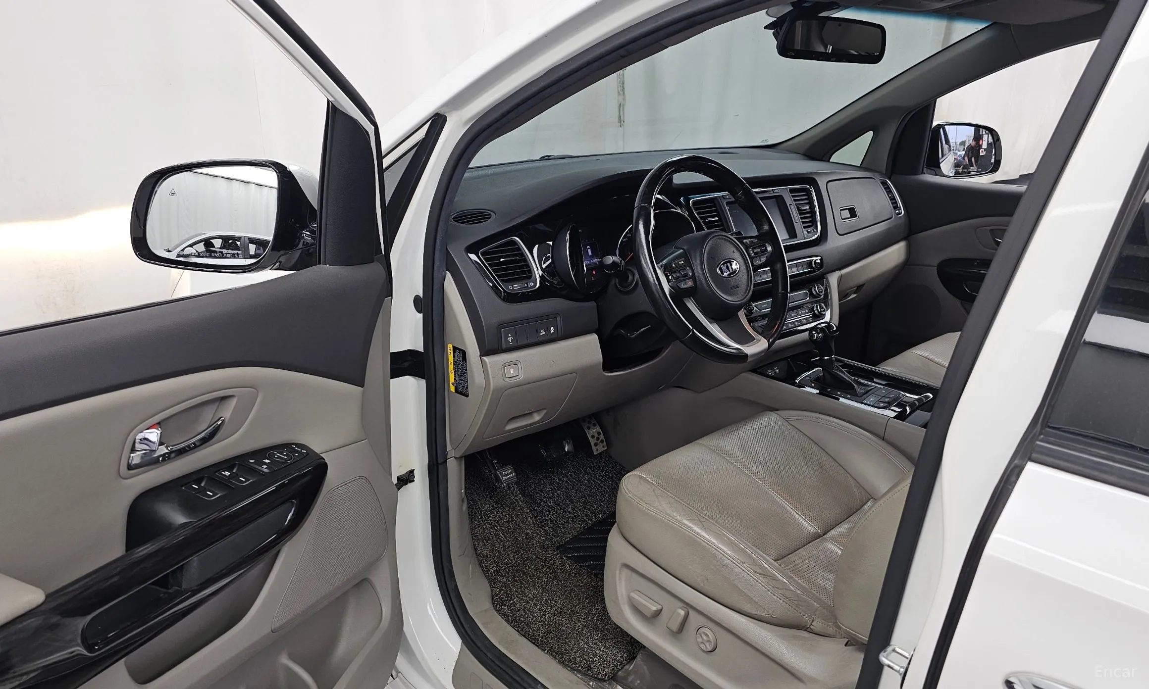 Kia Carnival превью 10