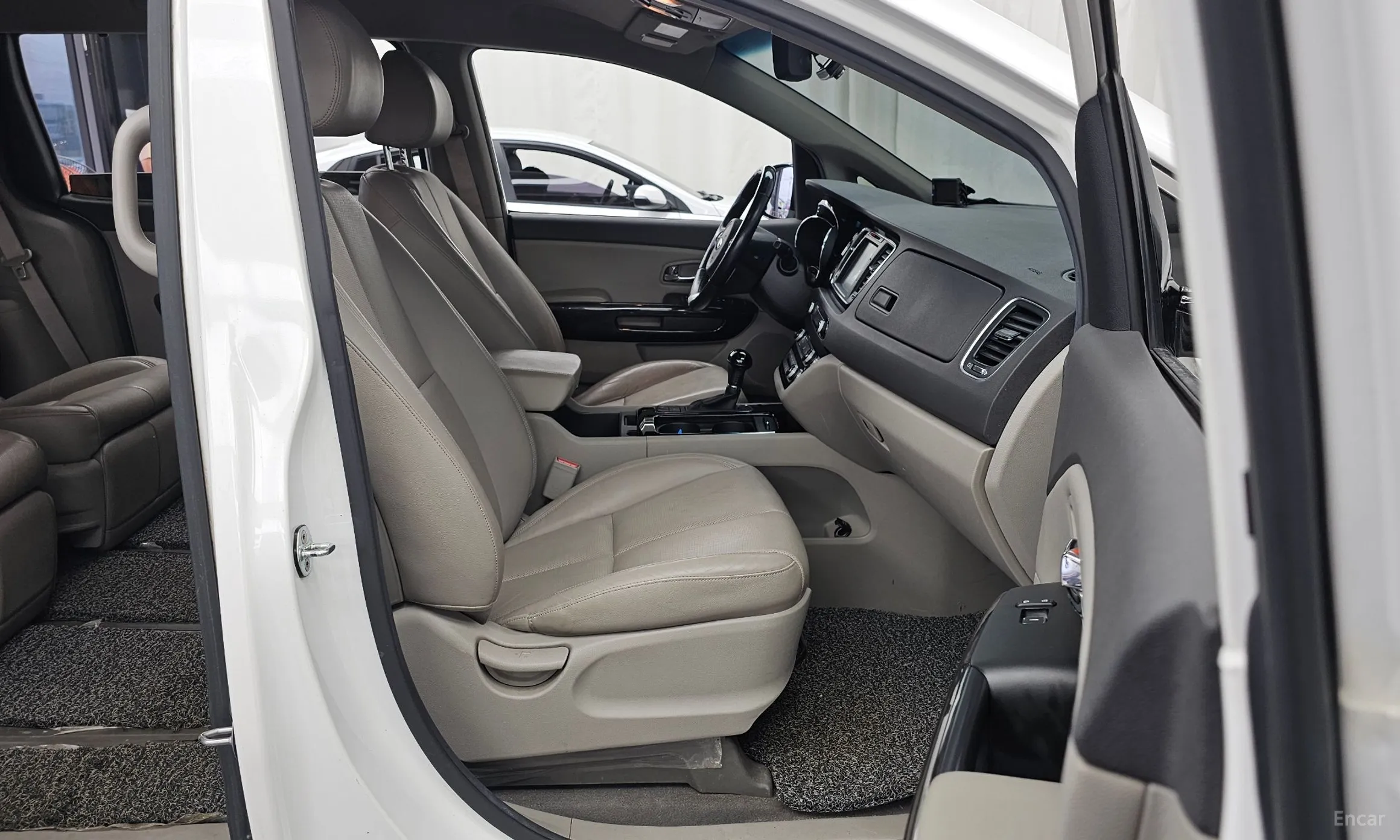 Kia Carnival превью 11
