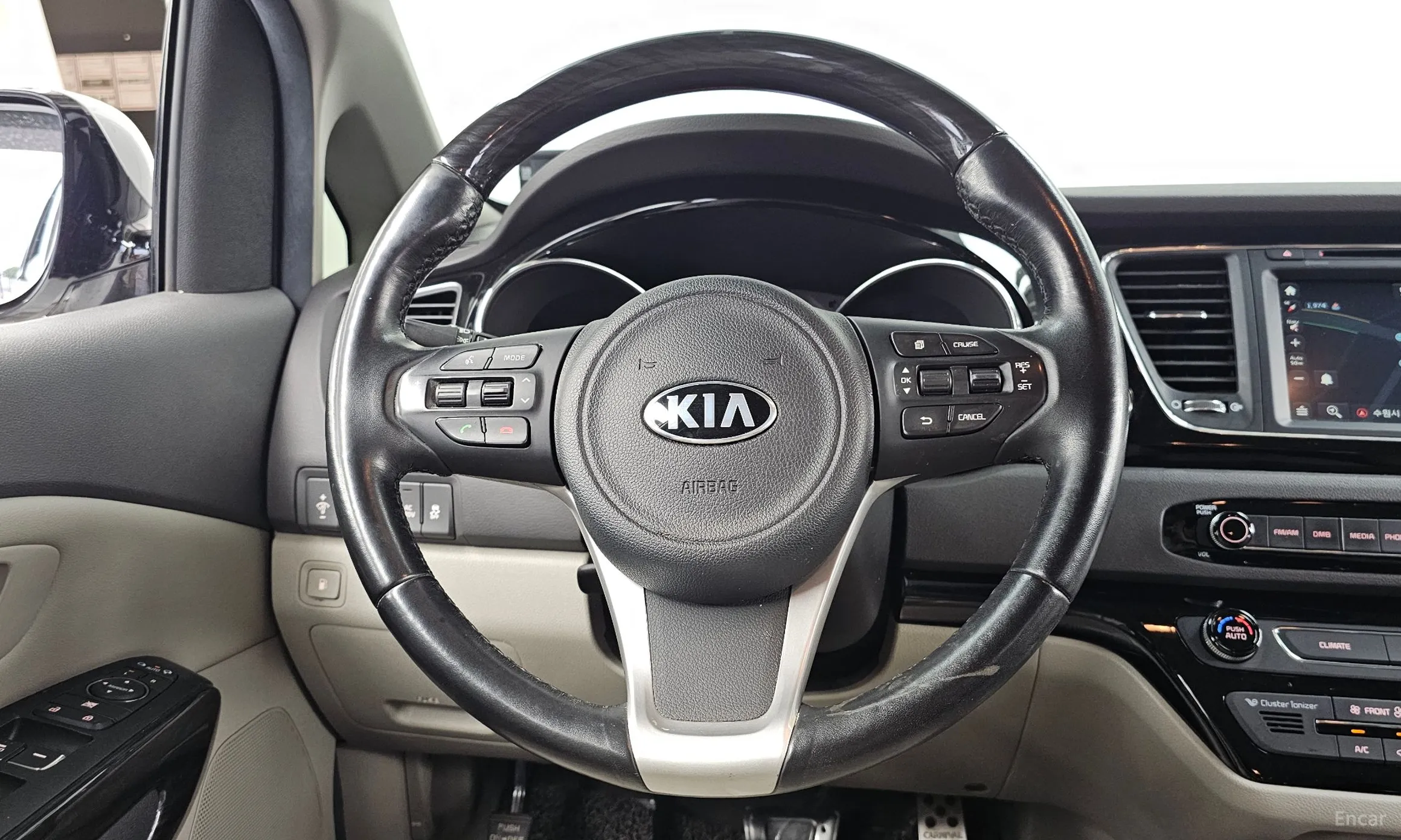 Kia Carnival превью 13