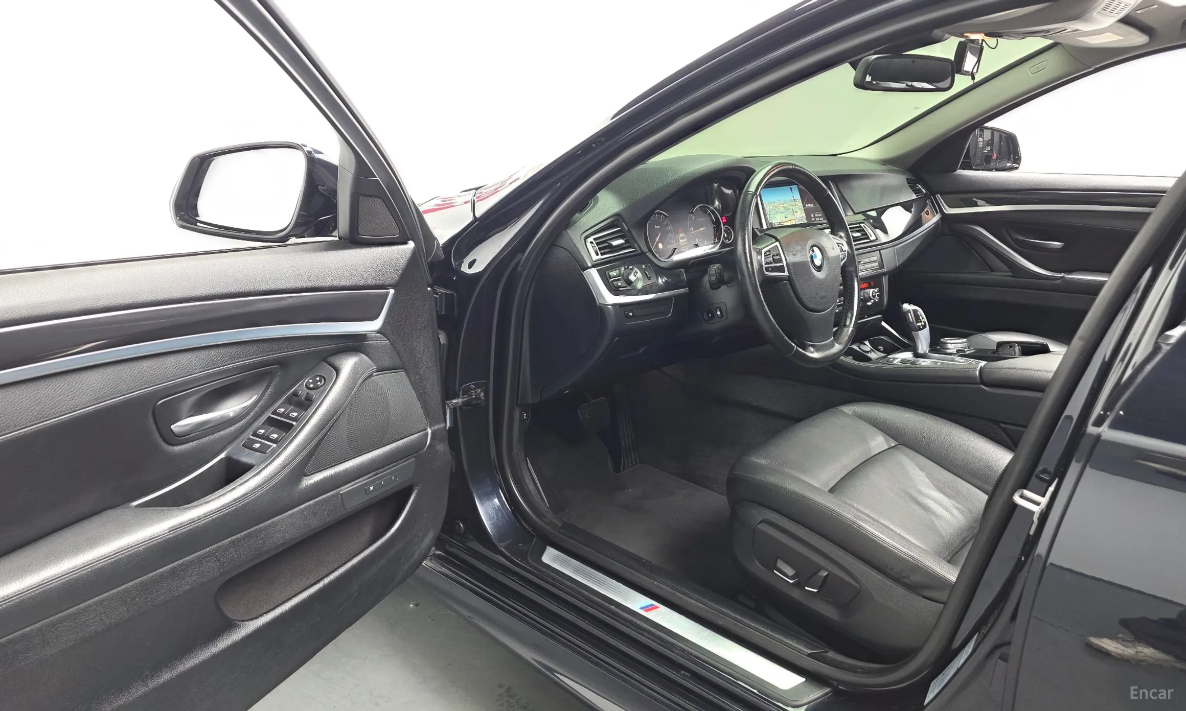 BMW 5 Series (F10) превью 10