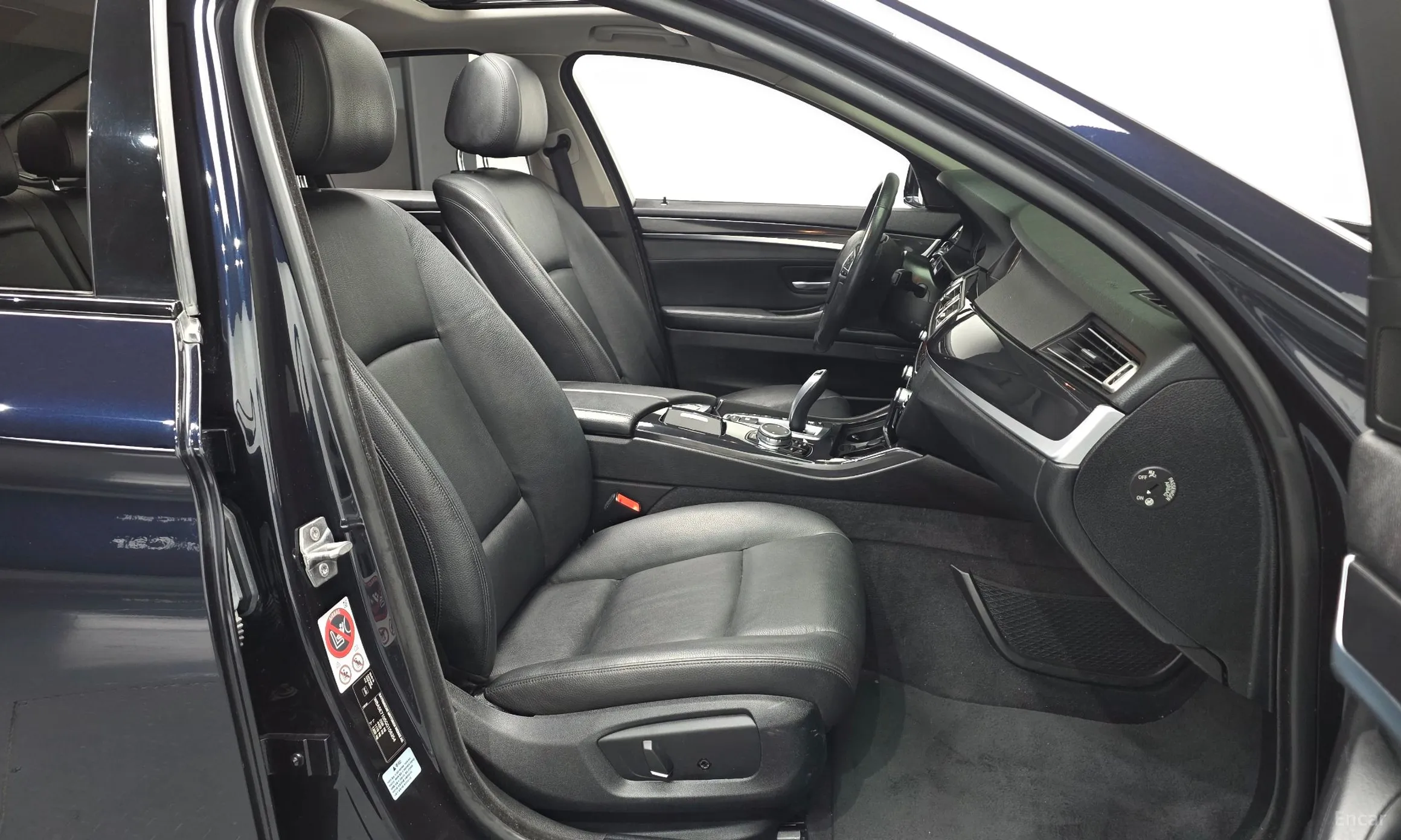 BMW 5 Series (F10) превью 11
